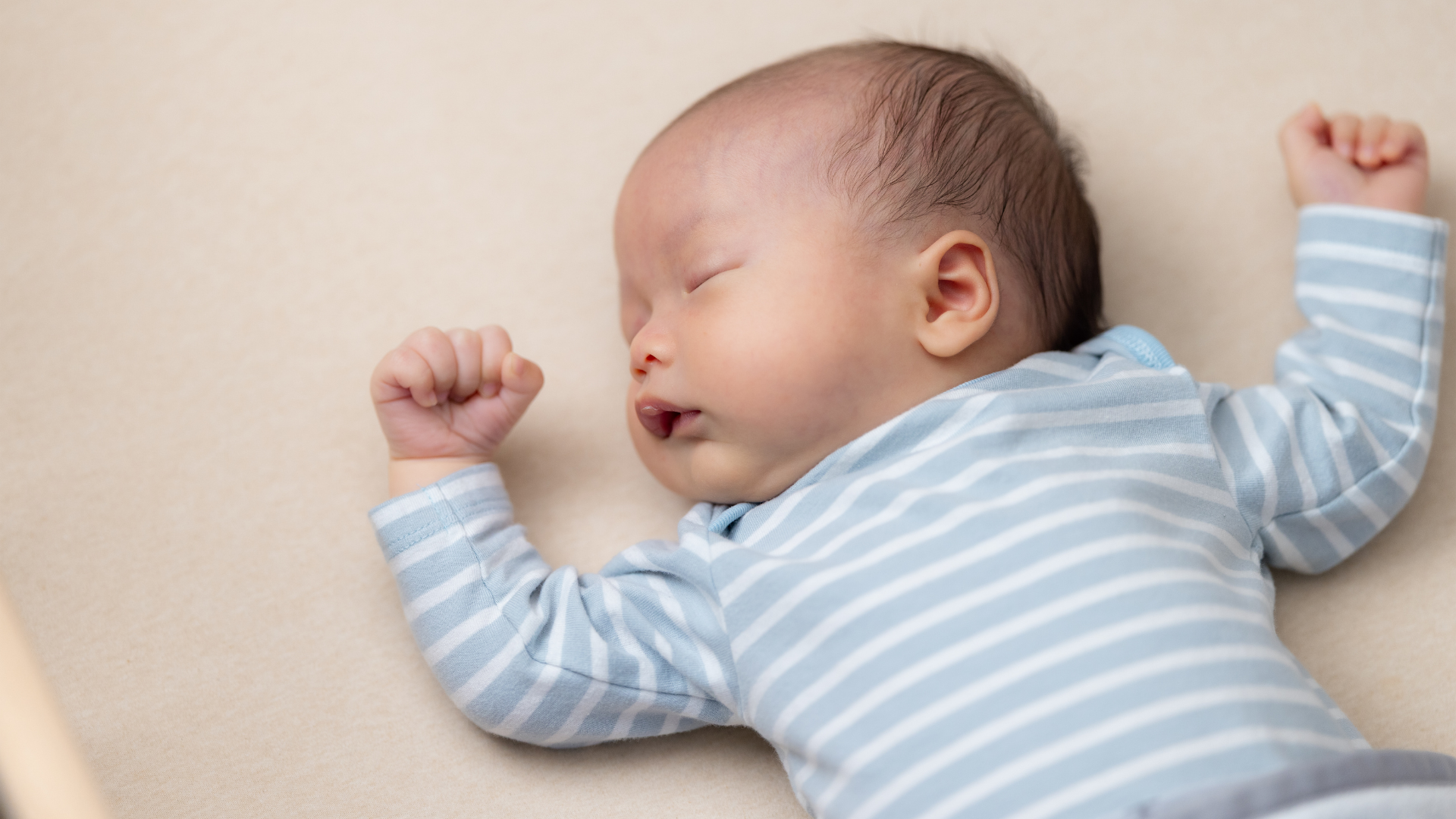 Giải thích nguyên nhân khiến trẻ sơ sinh thở mạnh bụng phập phồng khi ngủ