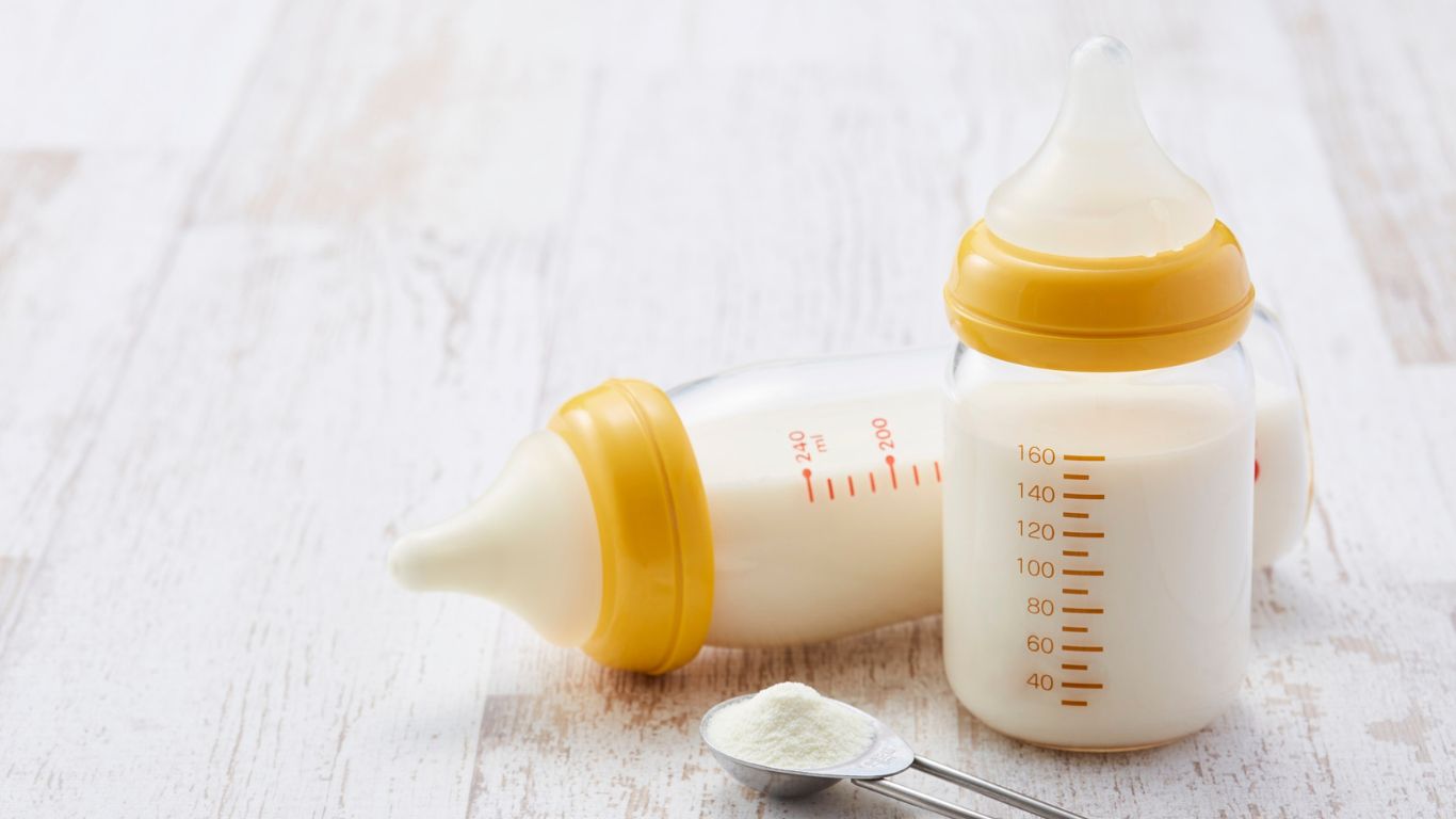 Trẻ sơ sinh uống bao nhiêu ml sữa một lần? 2
