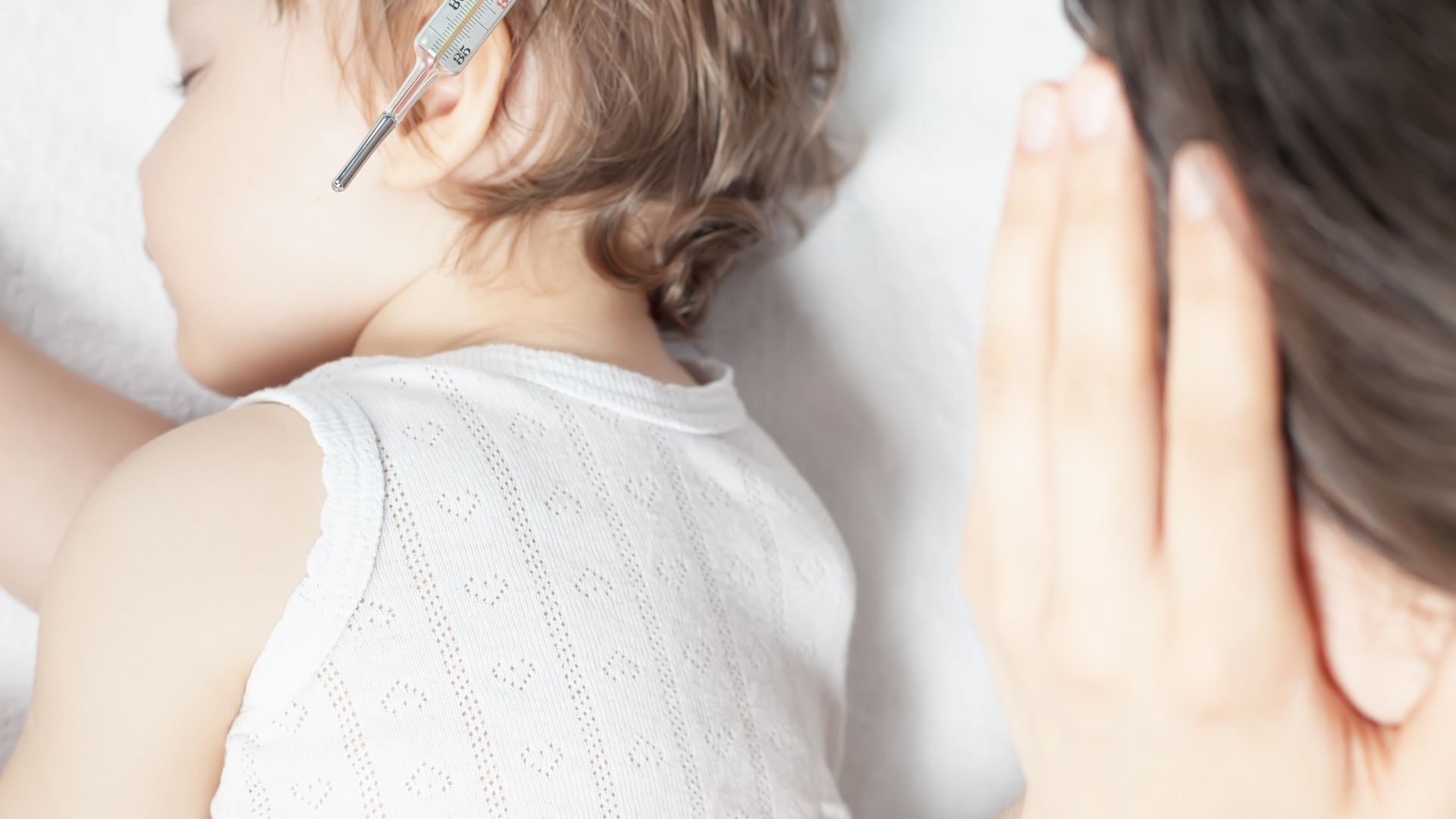 tre-sot-39-do-phai-lam-gi-huong-dan-cham-soc-va-phong-ngua-hieu-qua 2.jpg