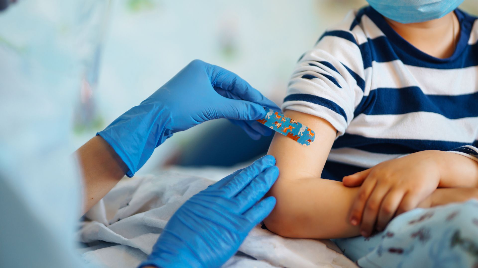 tre-sot-39-do-phai-lam-gi-huong-dan-cham-soc-va-phong-ngua-hieu-qua 3.jpg