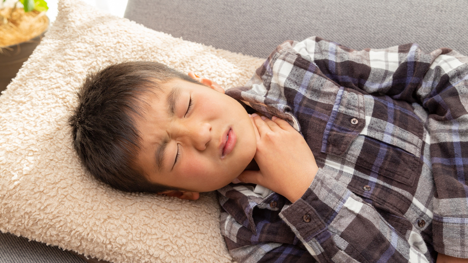 Trẻ sốt viêm họng kéo dài bao lâu còn tùy thuộc vào nguyên nhân gây bệnh