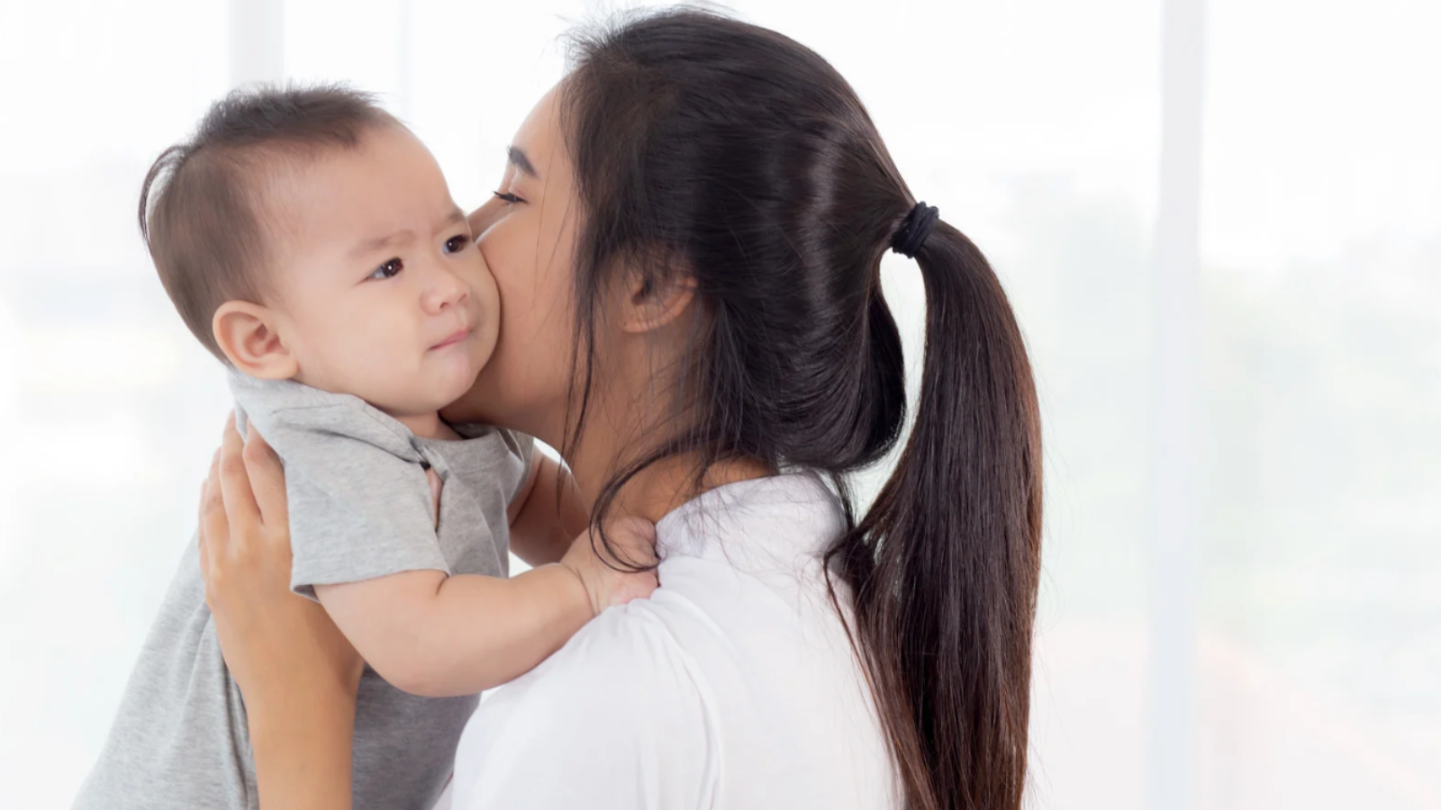 Trẻ tiêm phế cầu về quấy khóc có sao không? 3
