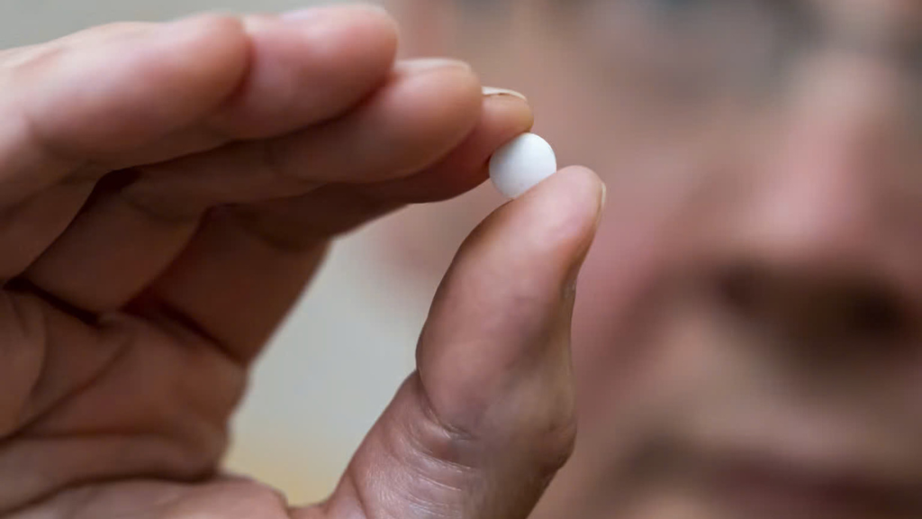 tre-uong-thuoc-tay-giun-co-tiem-phong-duoc-khong 2.png