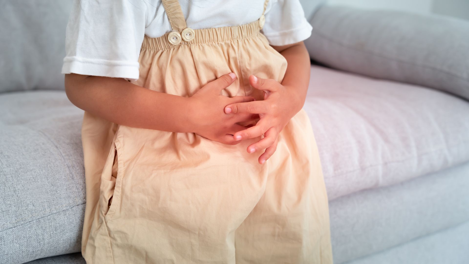 Táo bón sau khi uống vitamin D3 thường đi kèm các yếu tố như uống ít nước, ăn thiếu chất xơ hoặc bổ sung canxi chưa hợp lý.