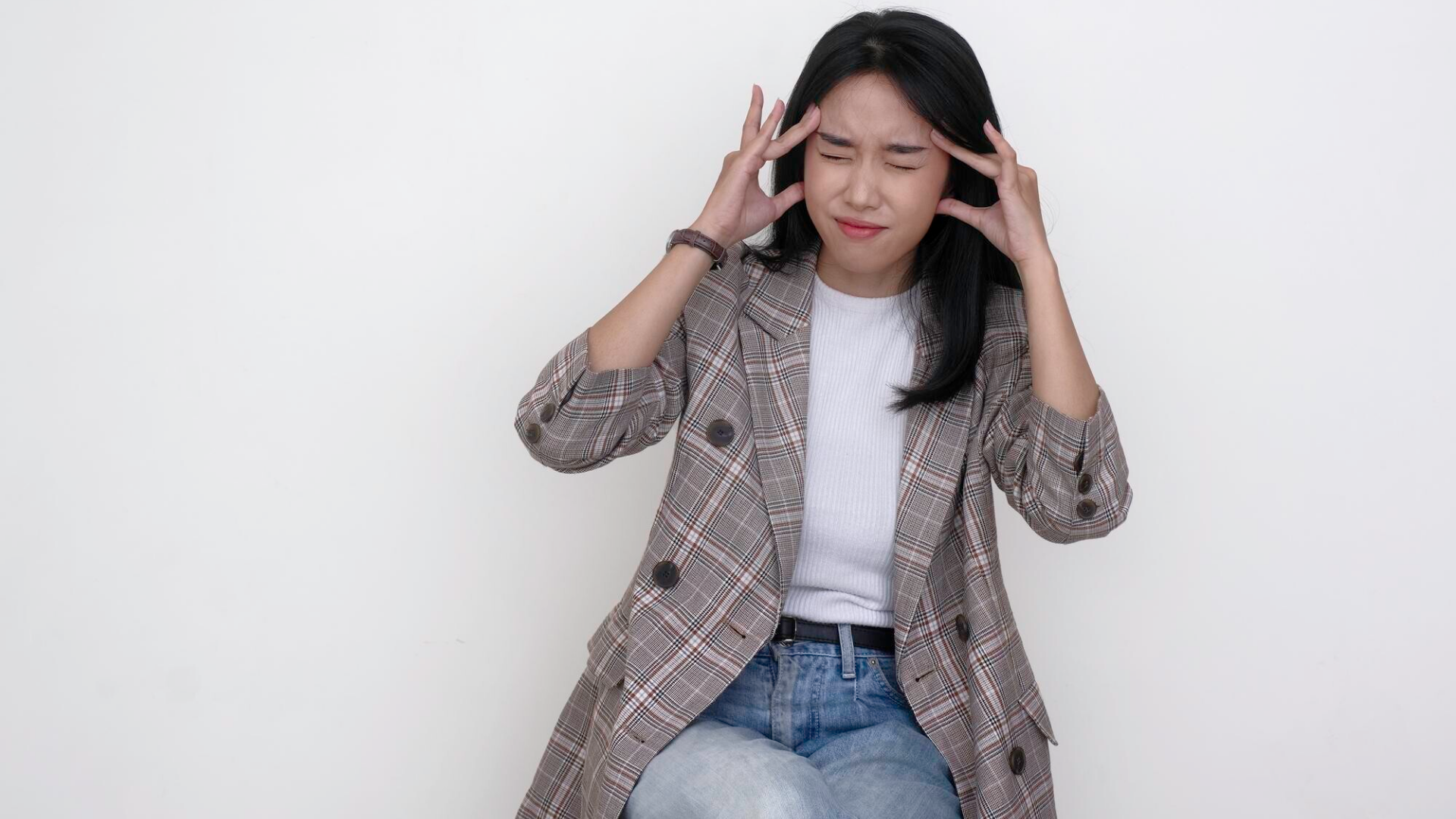 Nhiều phụ nữ bị stress thường xuyên gặp đau đầu, đặc biệt là đau nửa đầu
