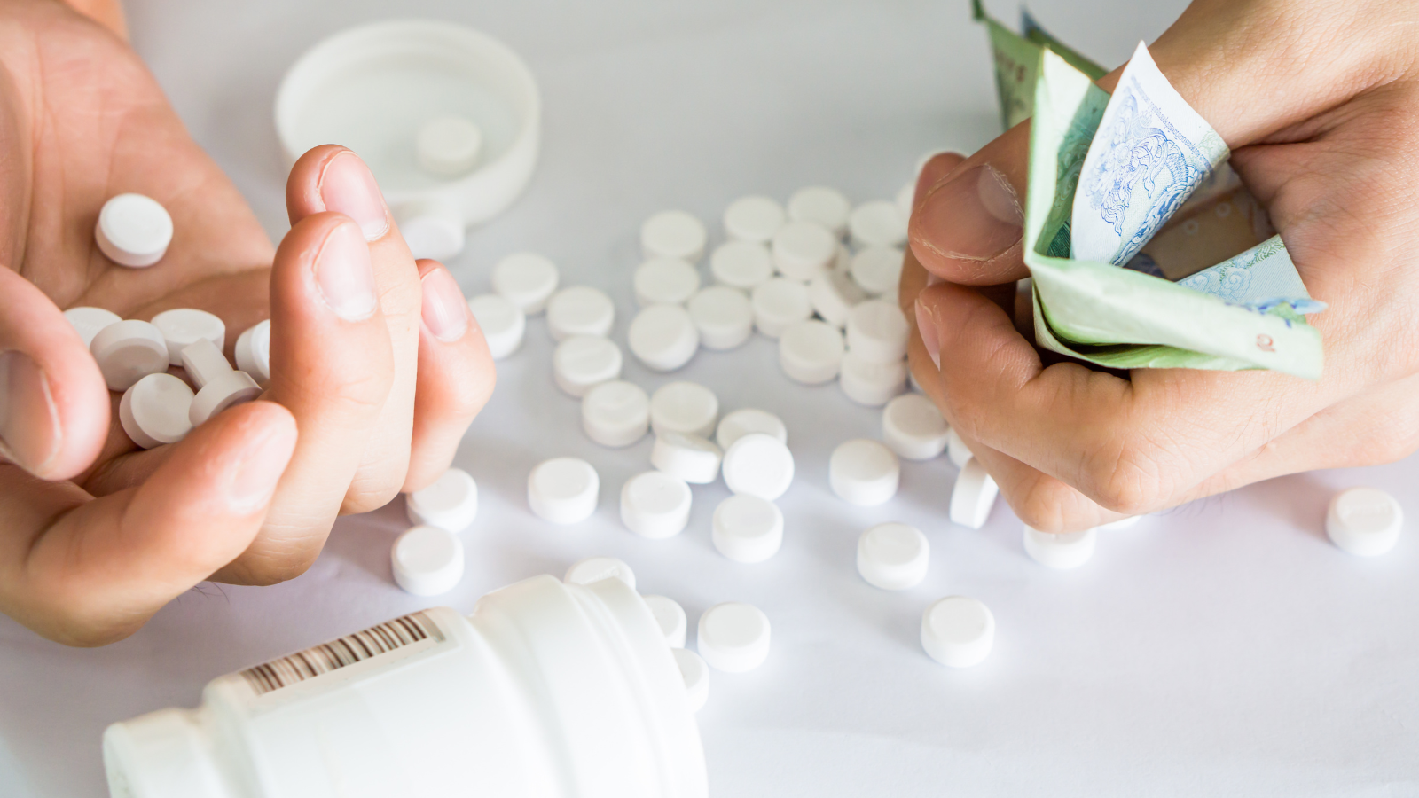 Sử dụng thuốc giảm đau để kiểm soát triệu chứng trong từng giai đoạn bệnh thoái hóa khớp