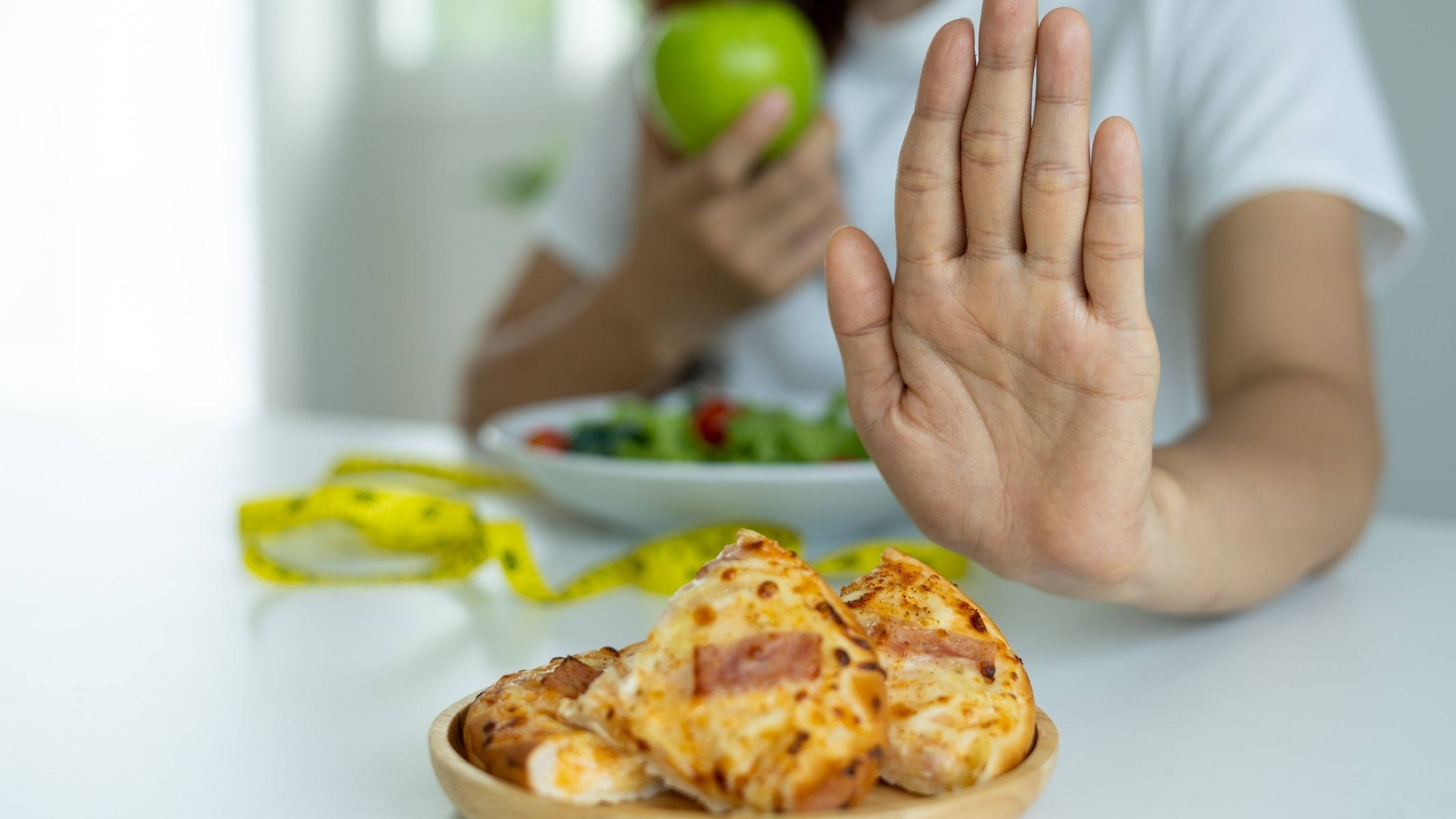 Người bệnh nên tránh thức ăn cay nóng, chiên rán, nhiều dầu mỡ vì làm kích thích tiết acid và gây khó chịu đường tiêu hóa