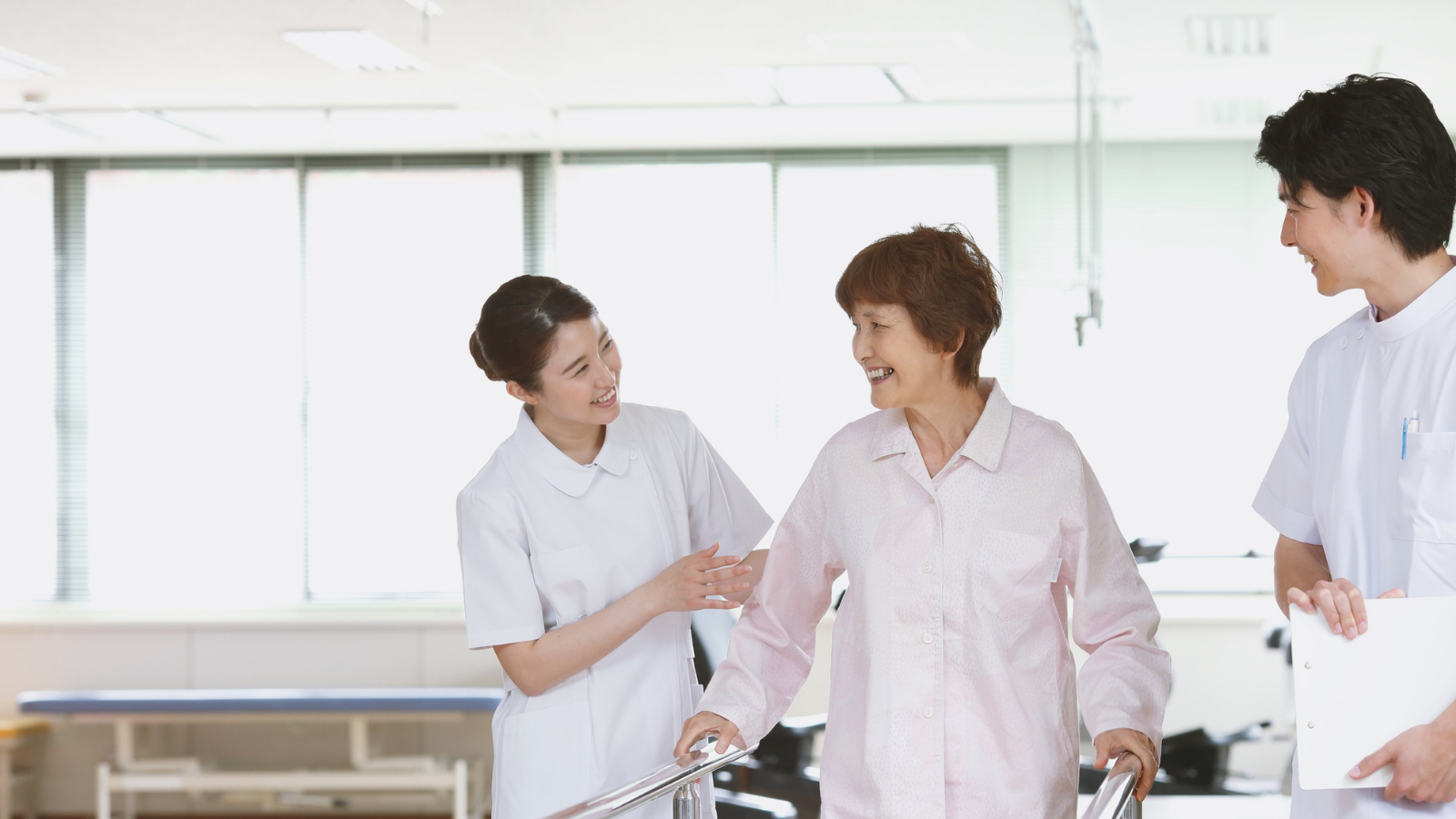 Bệnh nhân phục hồi chức năng sau xuất huyết não nhẹ tại trung tâm thần kinh