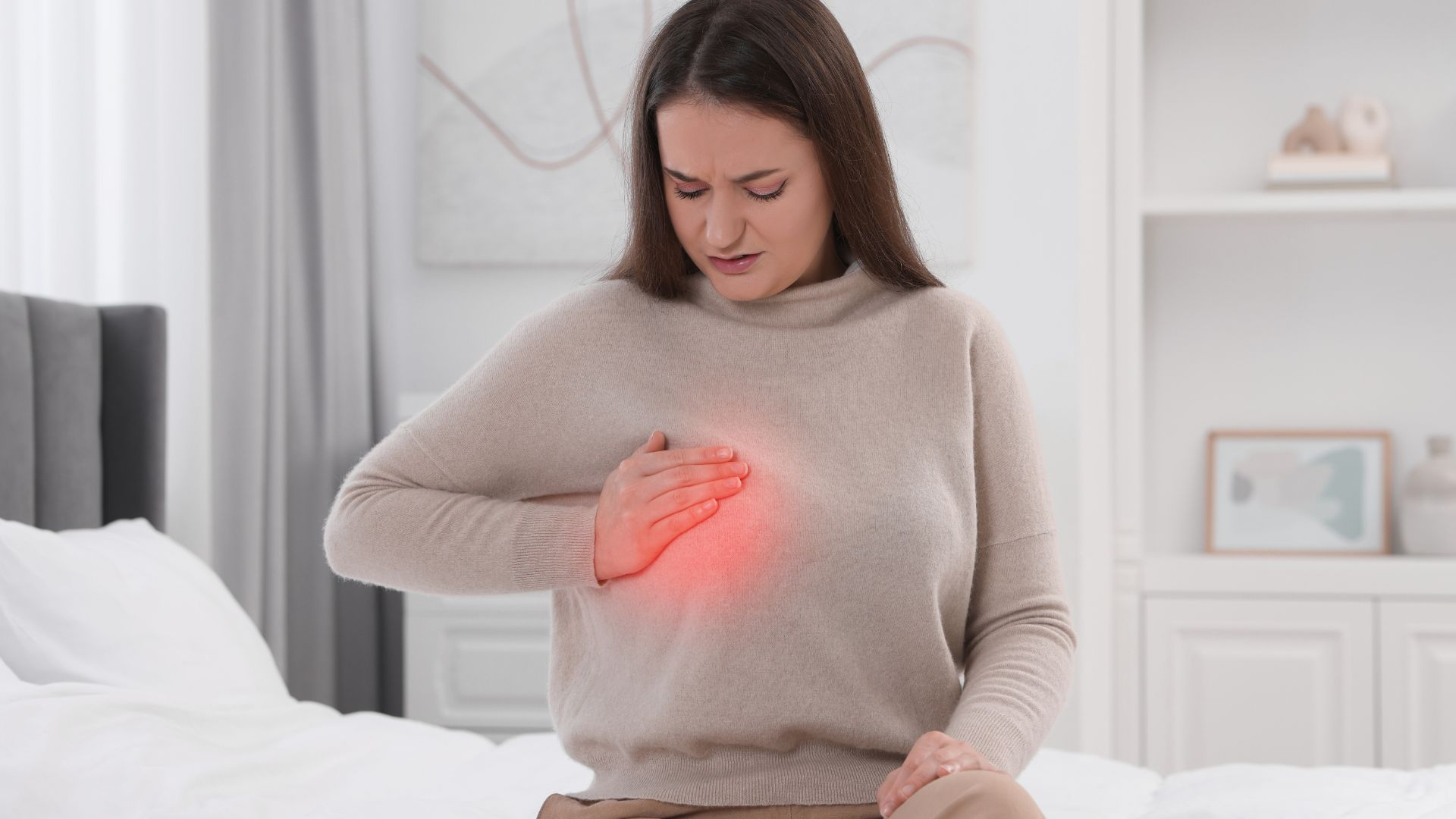 Trong ngực có cục cứng không đau, không đau không đồng nghĩa vô hại