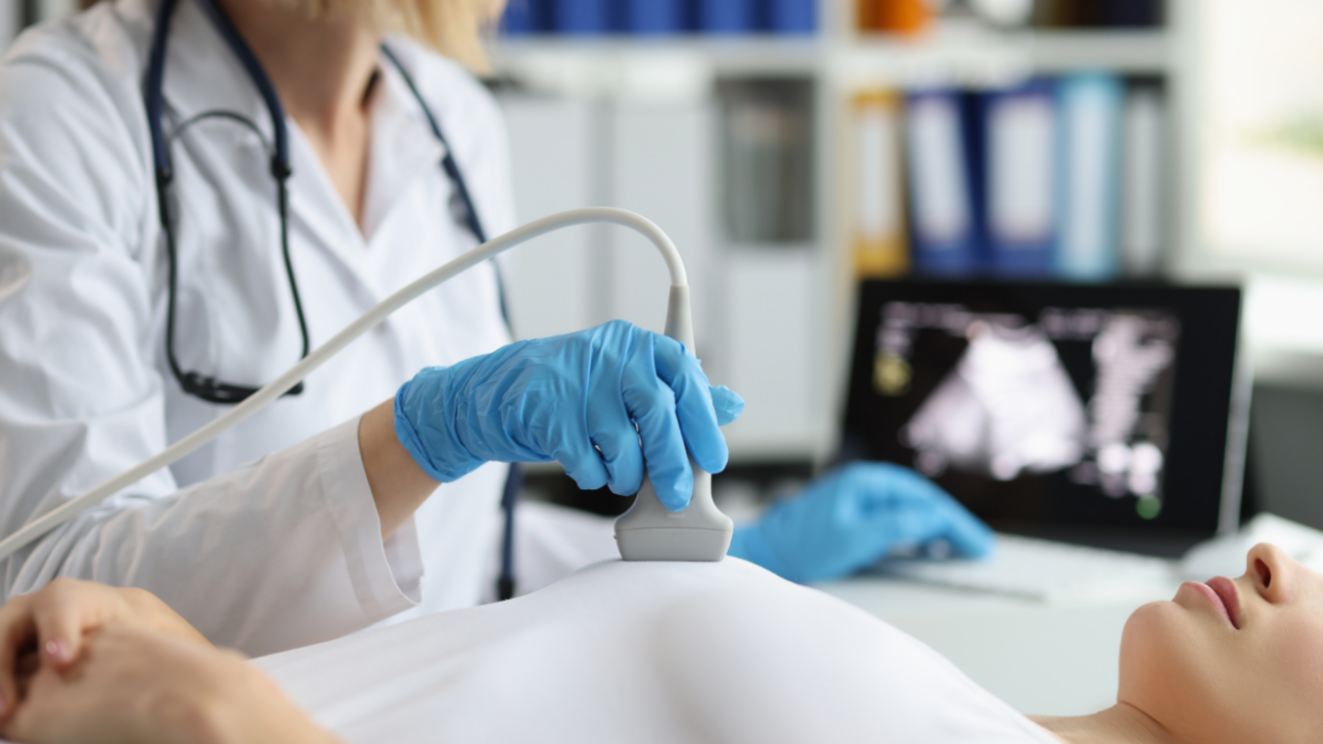 Siêu âm vú là phương pháp phù hợp giúp phát hiện bất thường sớm