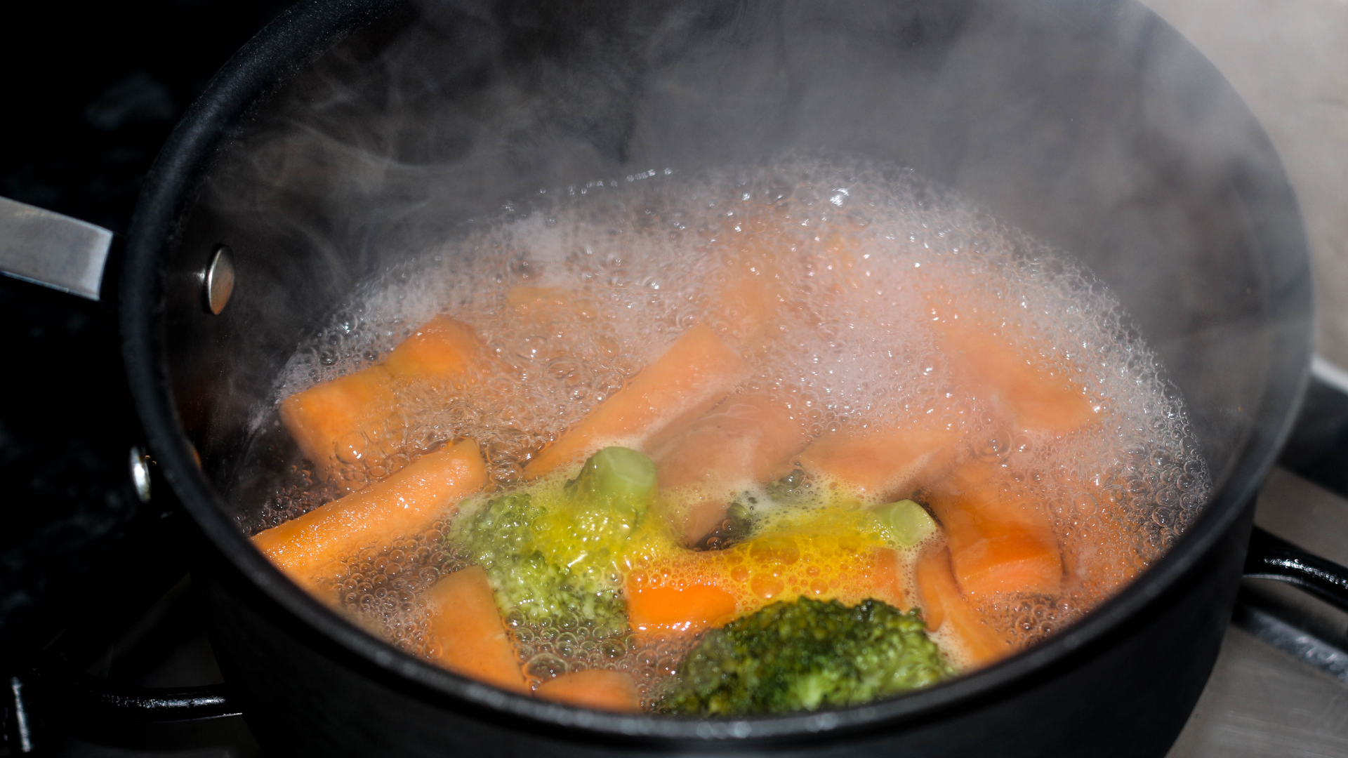 Nấu chín thức ăn kỹ càng giúp phòng ngừa nhiễm giun đũa