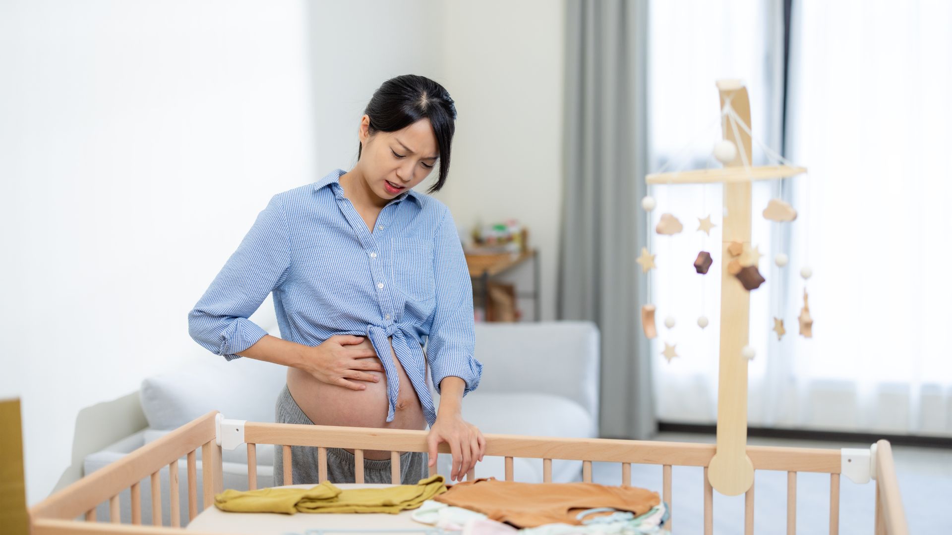 Cơn gò tử cung xuất hiện đều đặn và ngày càng tăng là dấu hiệu cho thấy mẹ sắp chuyển dạ