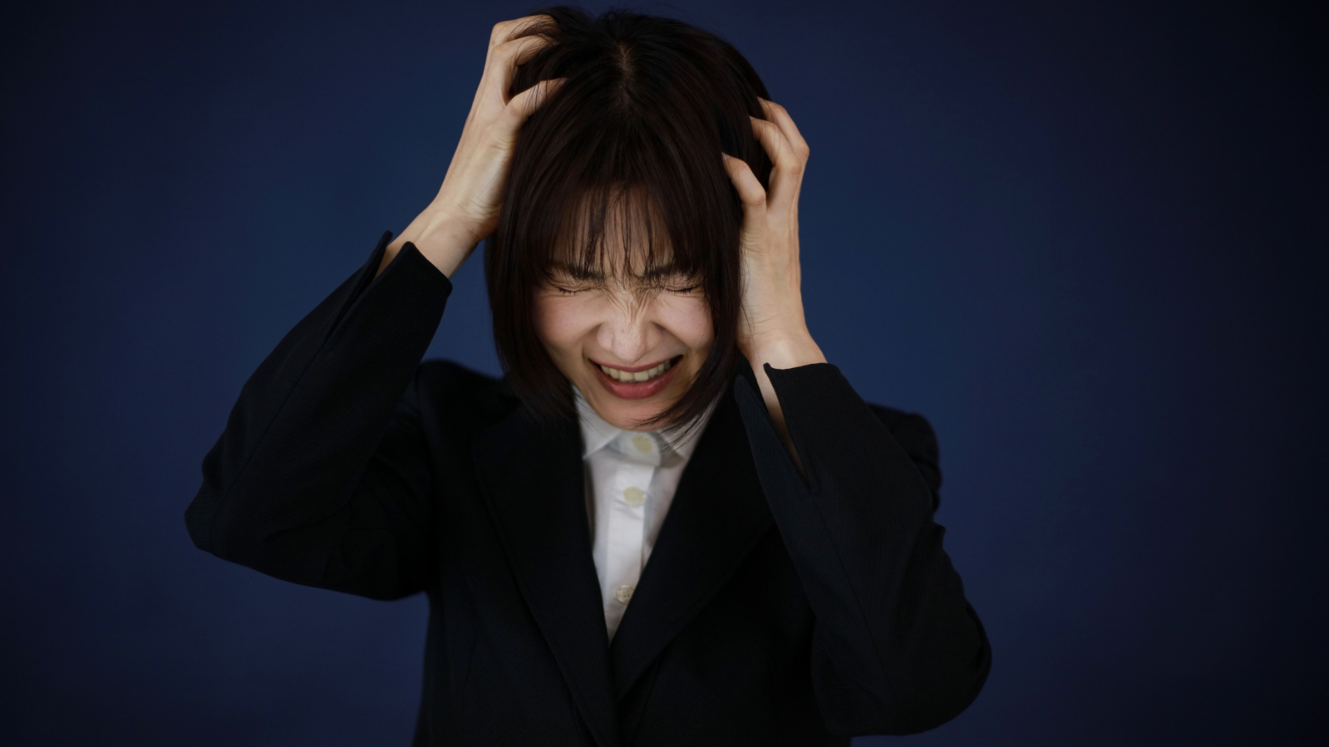 Những người từng trải qua sang chấn hoặc bạo lực thường dễ xuất hiện các hành vi đối phó tiêu cực