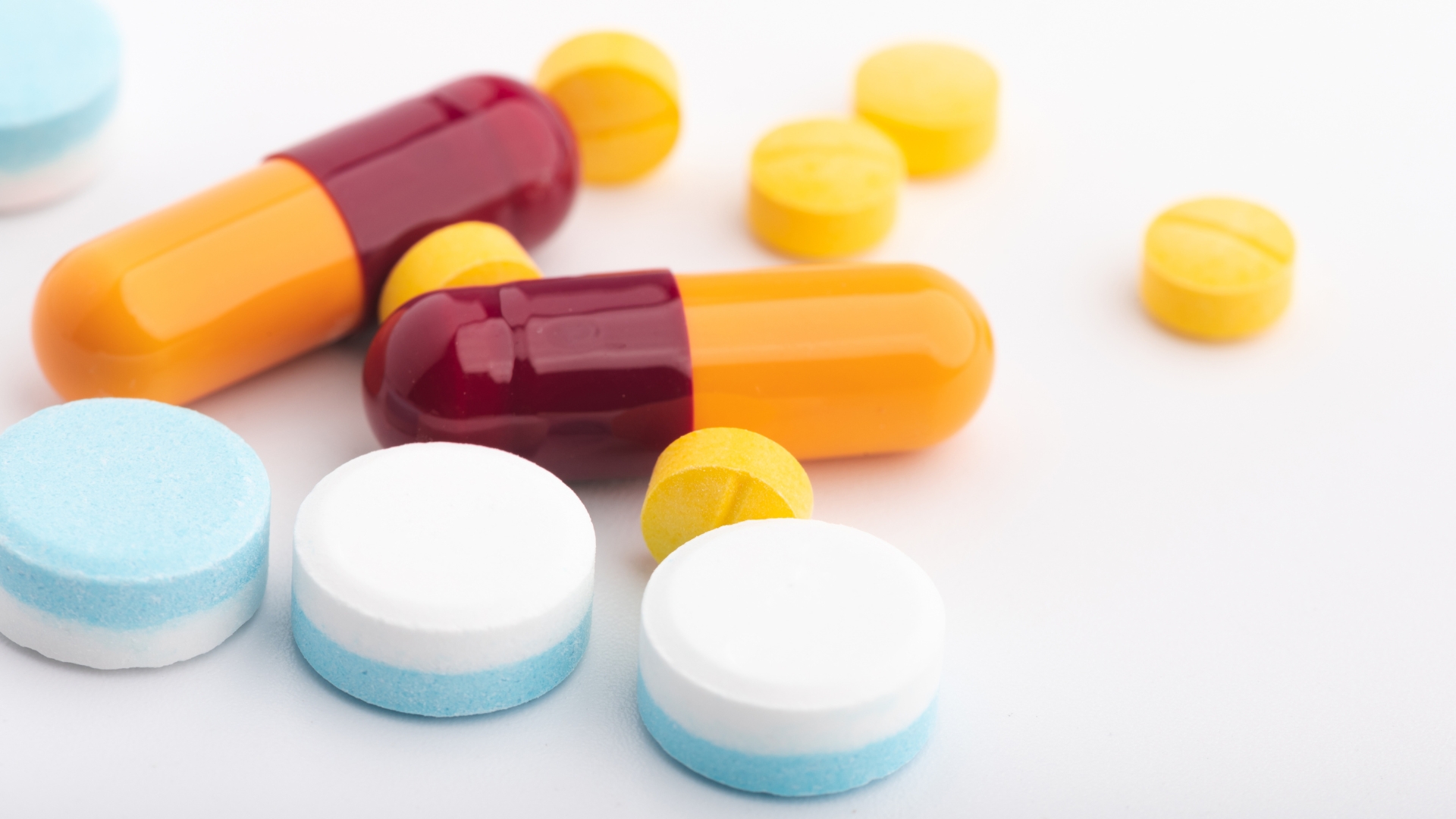 Việc sử dụng thuốc giảm đau nên được cân nhắc kỹ lưỡng, đặc biệt là vào buổi tối, nhằm giúp bạn dễ đi vào giấc ngủ hơn mà vẫn đảm bảo an toàn cho sức khoẻ