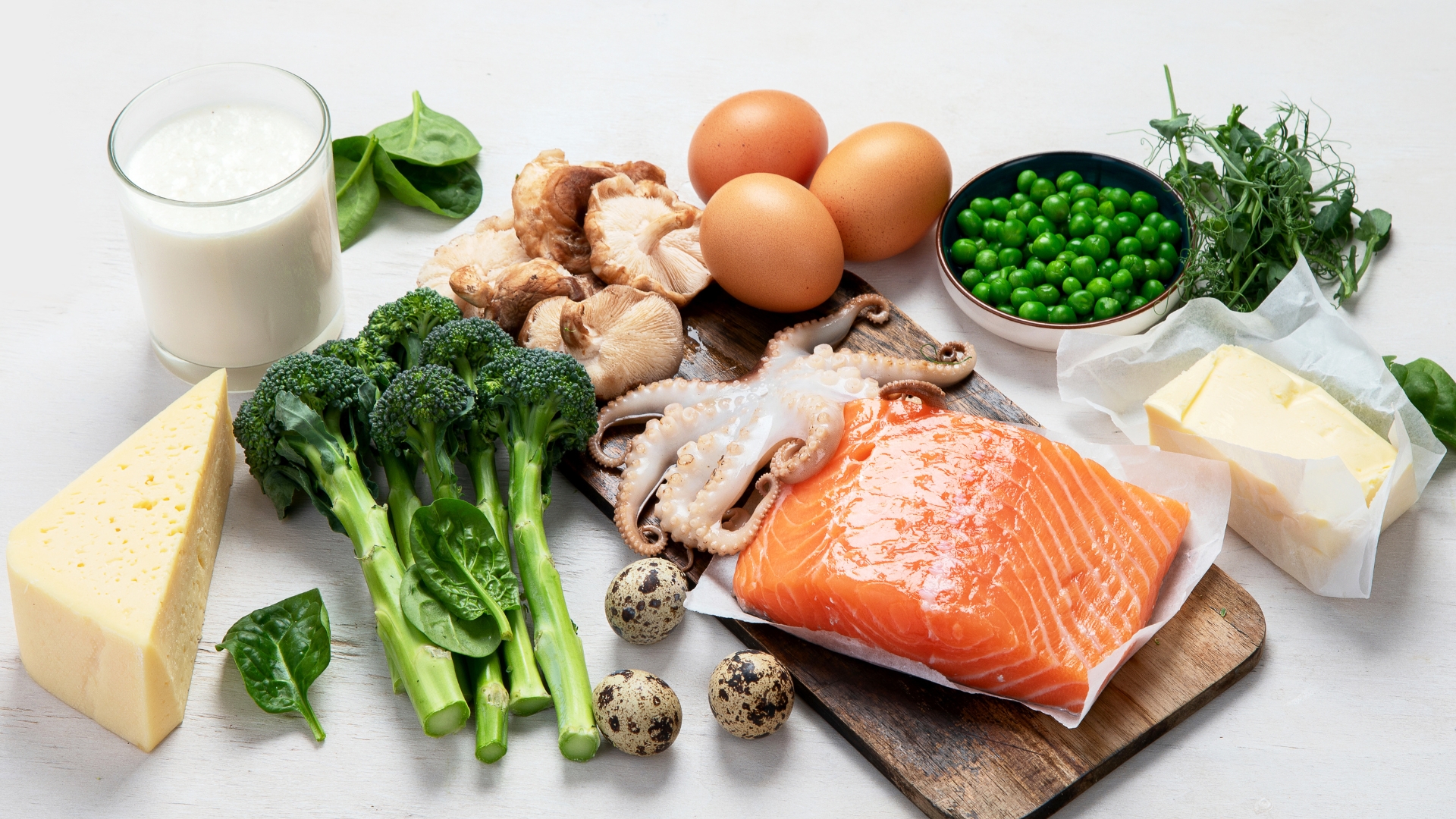 Người bị gãy tay nên tăng cường thực phẩm giàu canxi, vitamin D