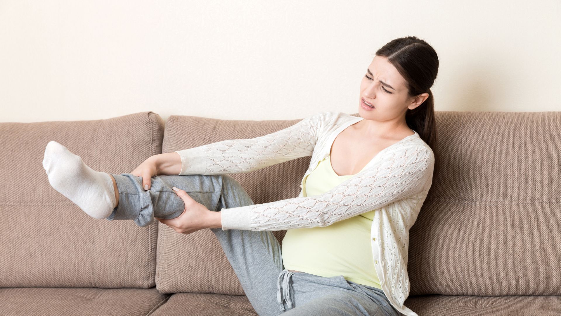 Tư thế ngủ khi cổ tử cung ngắn: Hướng dẫn an toàn giúp mẹ bầu giảm áp lực 2
