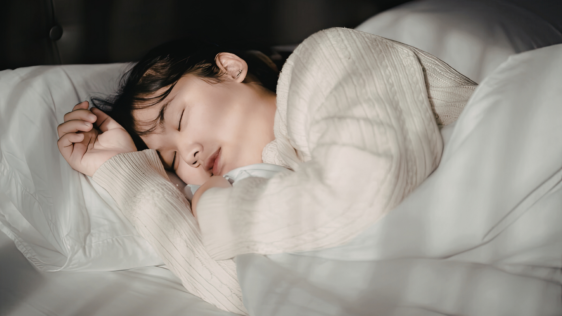 Cách nằm nghiêng đúng giúp cải thiện giấc ngủ