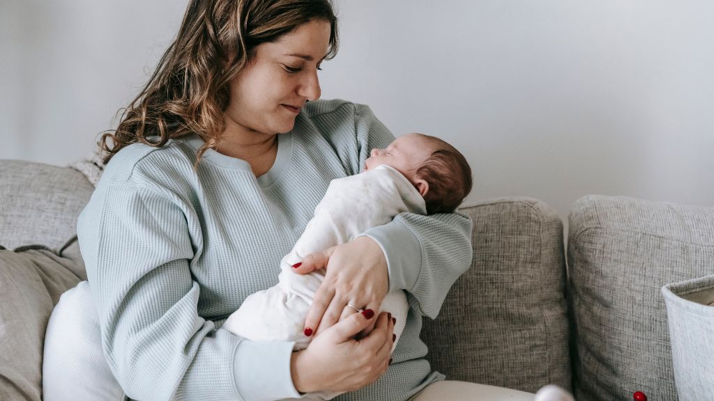 Tư vấn lượng sữa cho trẻ sơ sinh: Theo tháng tuổi, dấu hiệu no và đói mẹ cần nhớ 1