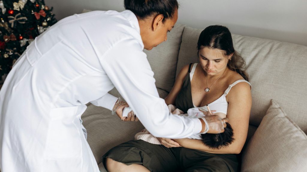 Tư vấn lượng sữa cho trẻ sơ sinh: Theo tháng tuổi, dấu hiệu no và đói mẹ cần nhớ 4