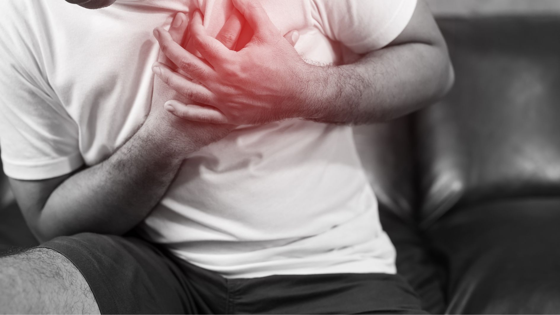 Tức ngực khó thở có thể là dấu hiệu bệnh lý tim mạch