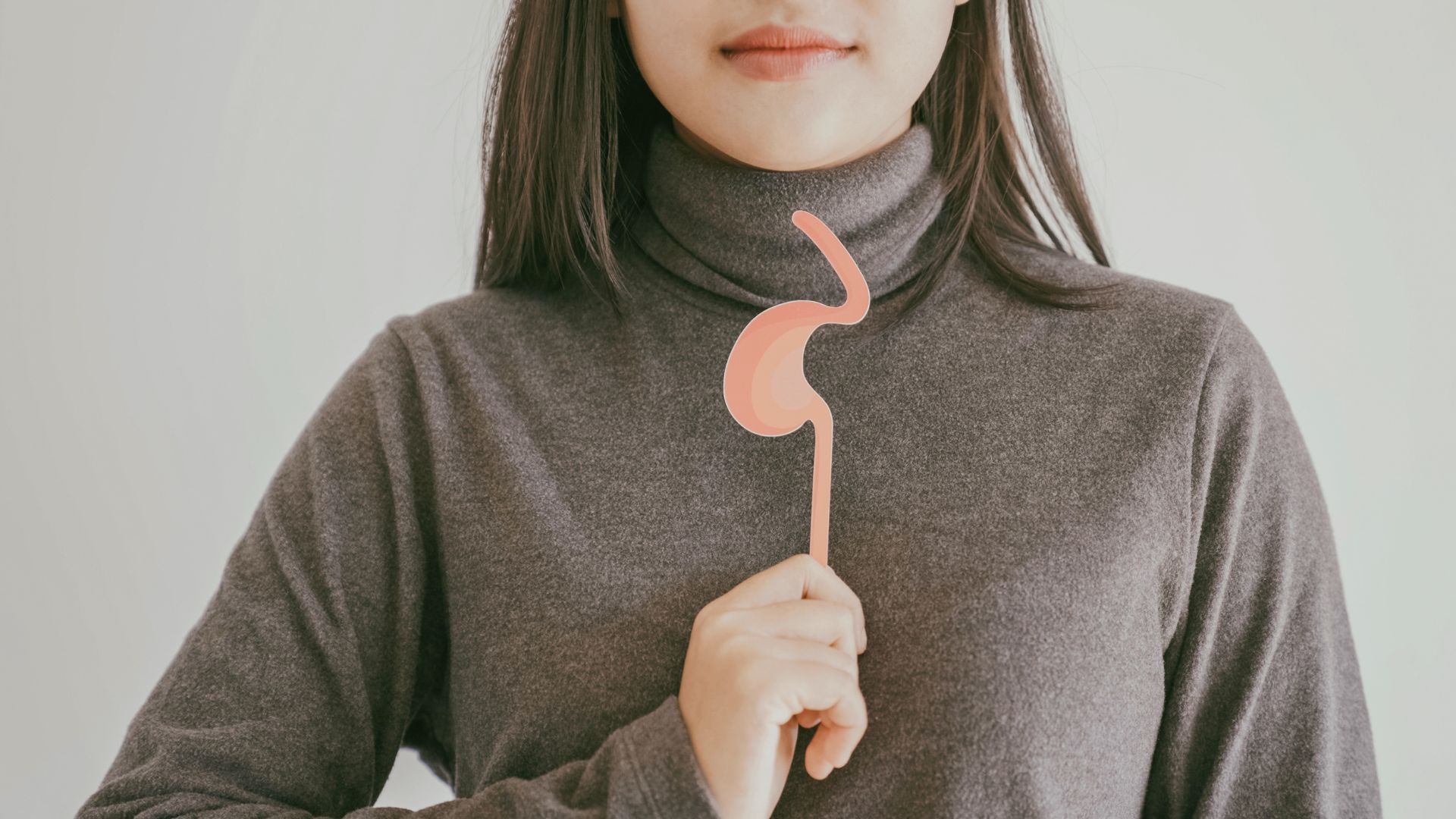 Tức ngực có thể do trào ngược dạ dày - thực quản