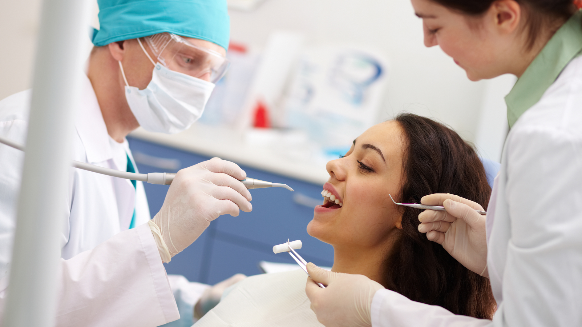 Thăm khám nha khoa khi có dấu hiệu bất thường về răng miệng