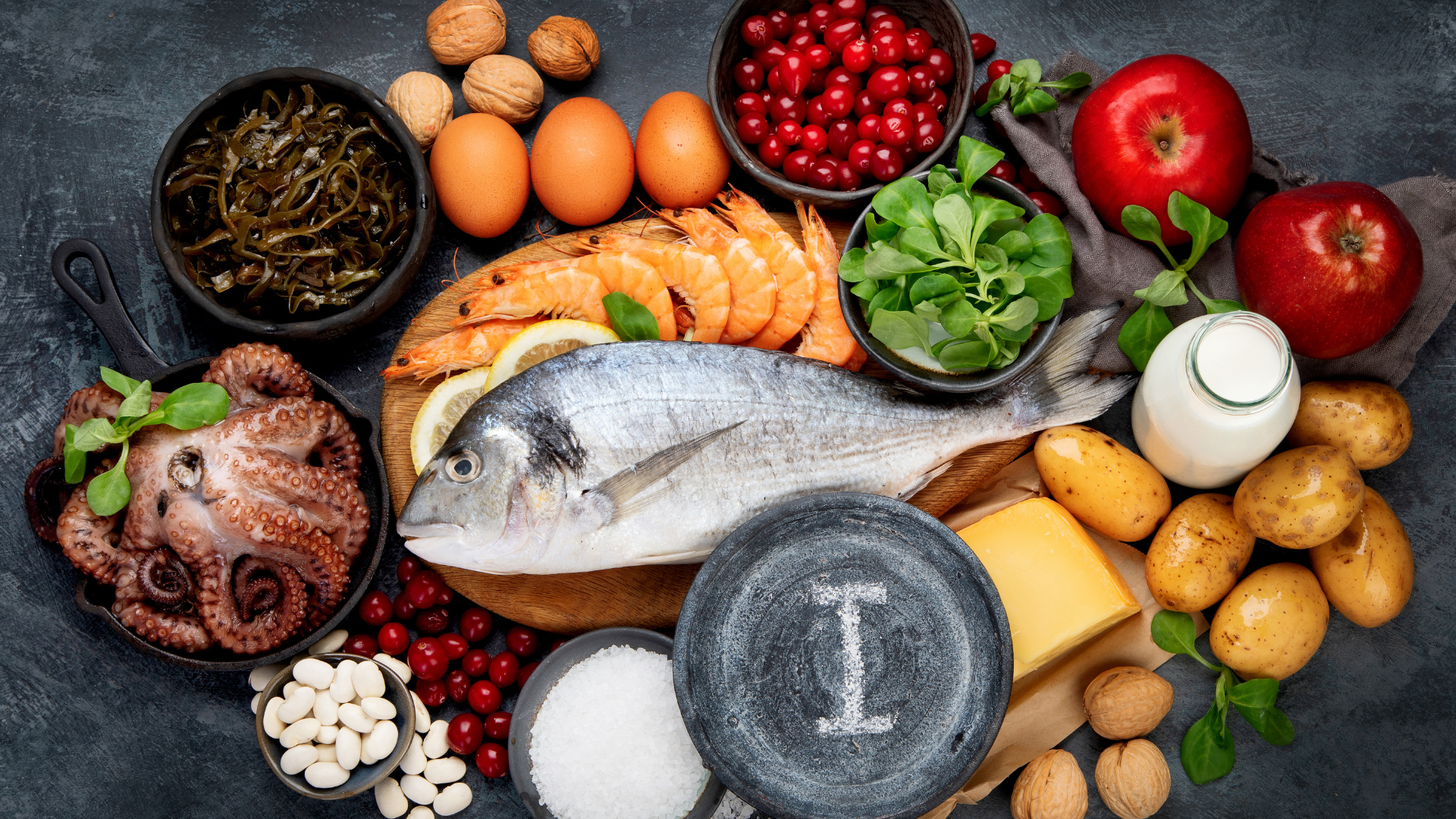 Bổ sung đủ iod là một trong những biện pháp chăm sóc sức khoẻ tuyến giáp