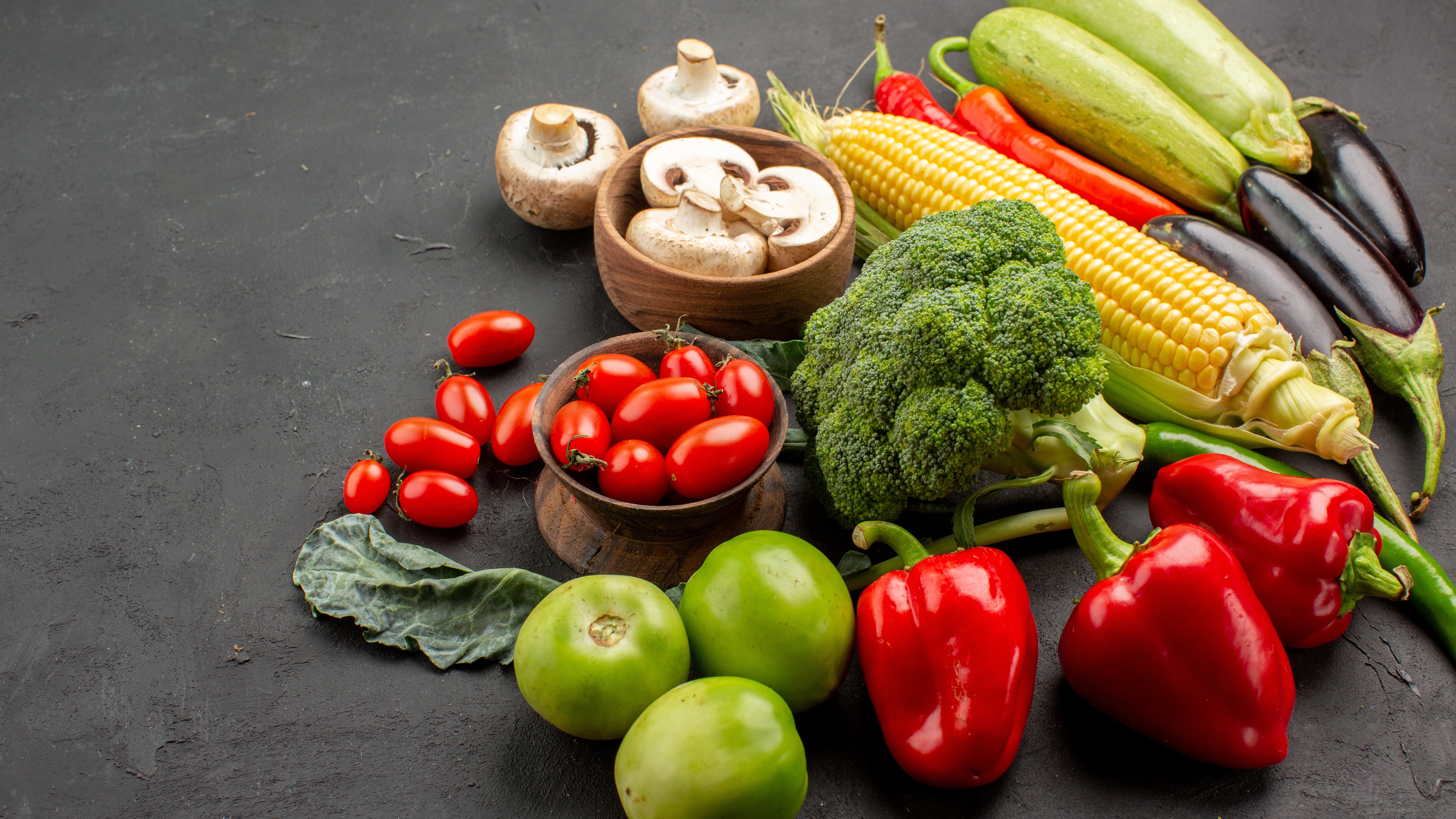 Người bị tuyến giáp tirads 1 nên bổ sung nhiều rau xanh và trái cây