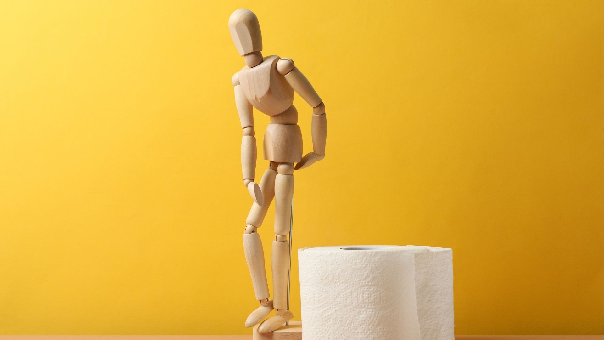 Người bệnh nên đi khám khi phát hiện máu trong phân