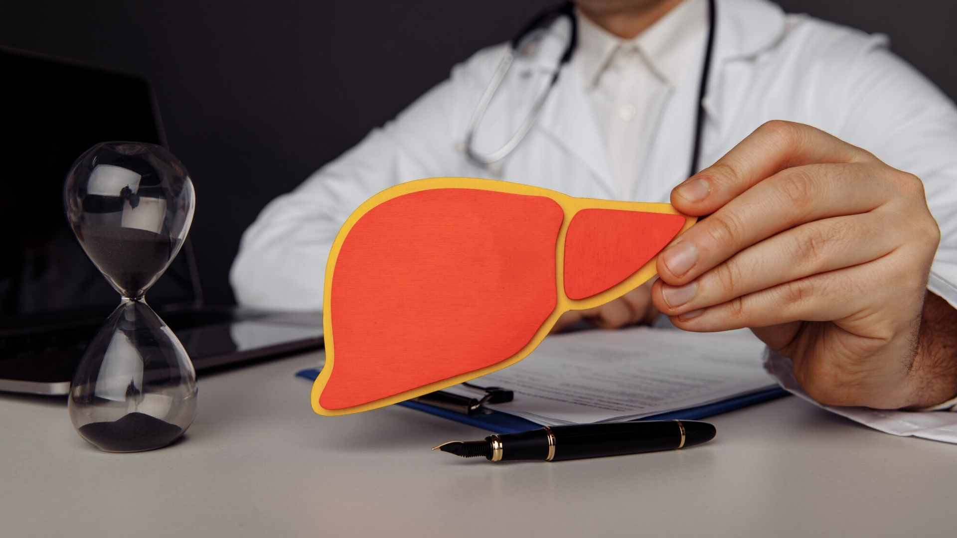 Khả năng đáp ứng với điều trị và sức khỏe tổng thể của người bệnh cũng là các yếu tố quan trọng