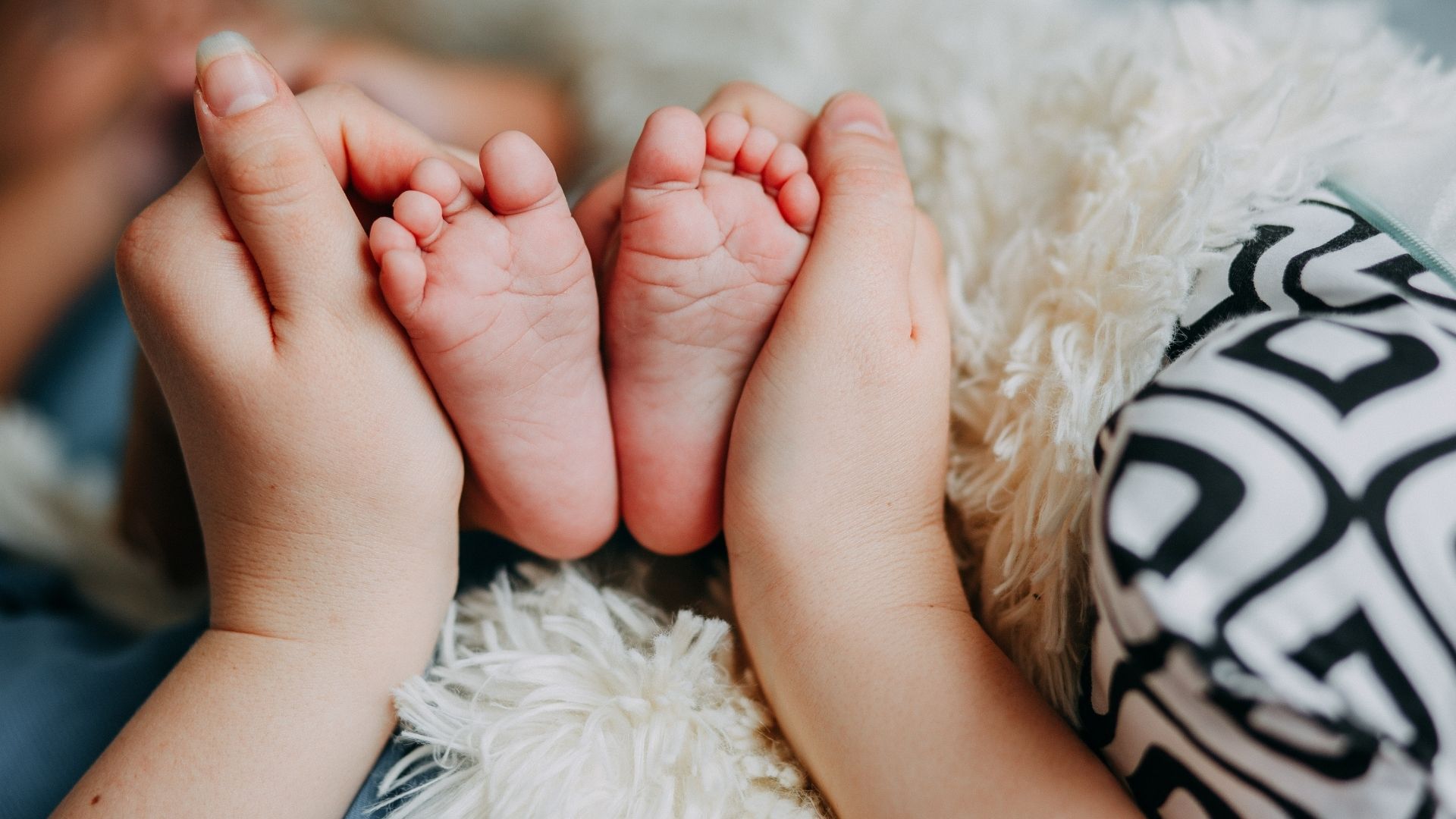 Giữ vùng da của bé luôn sạch sẽ và khô ráo