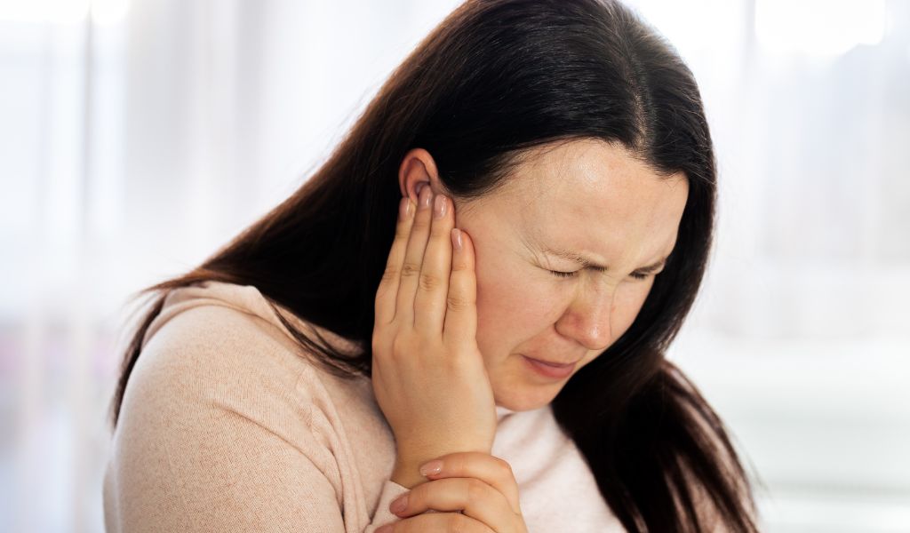 Tự nhiên bị ù tai phải làm sao? 4