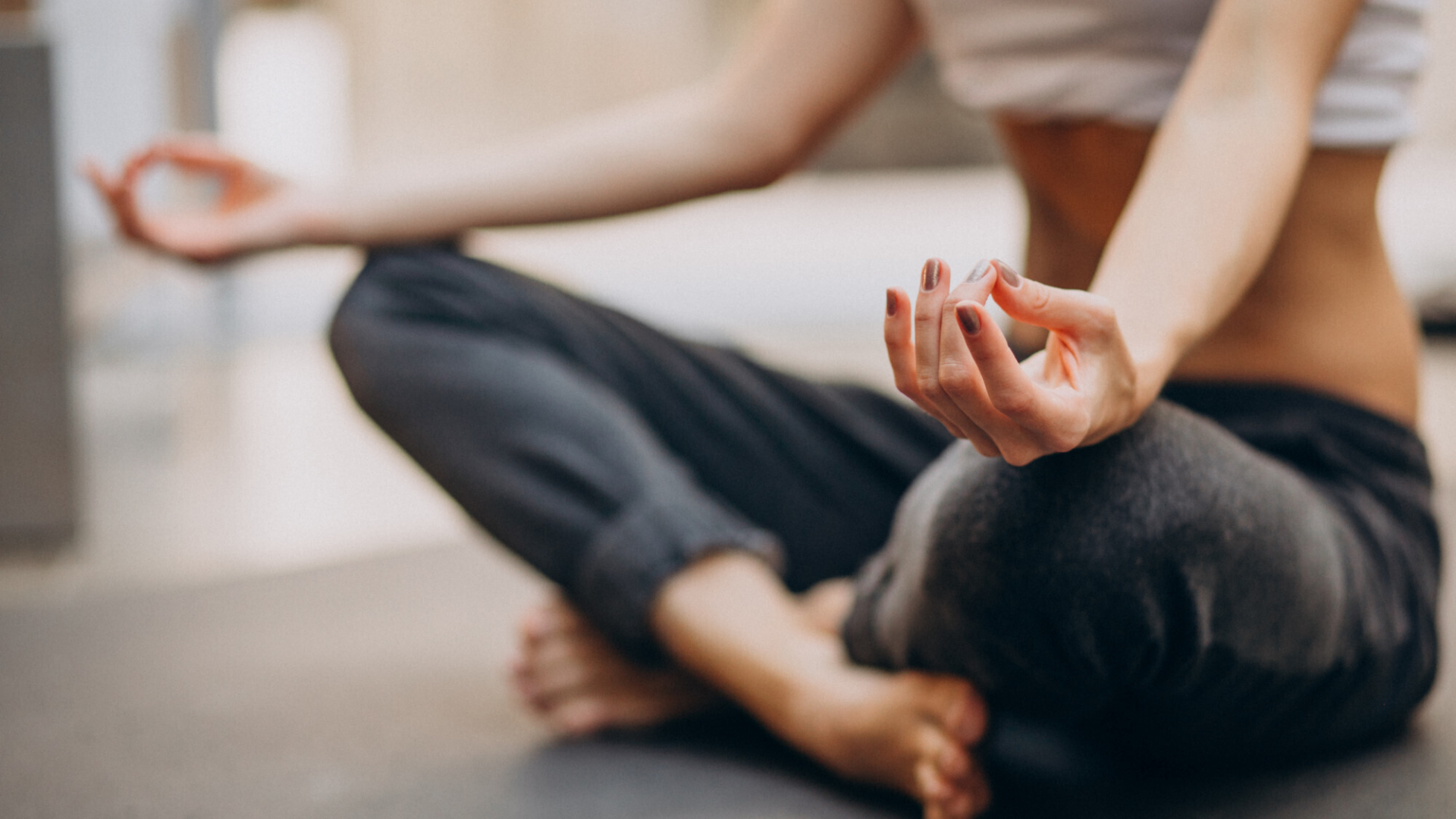 Bạn nên áp dụng kỹ thuật thư giãn, thiền, yoga hoặc các hoạt động giảm stress