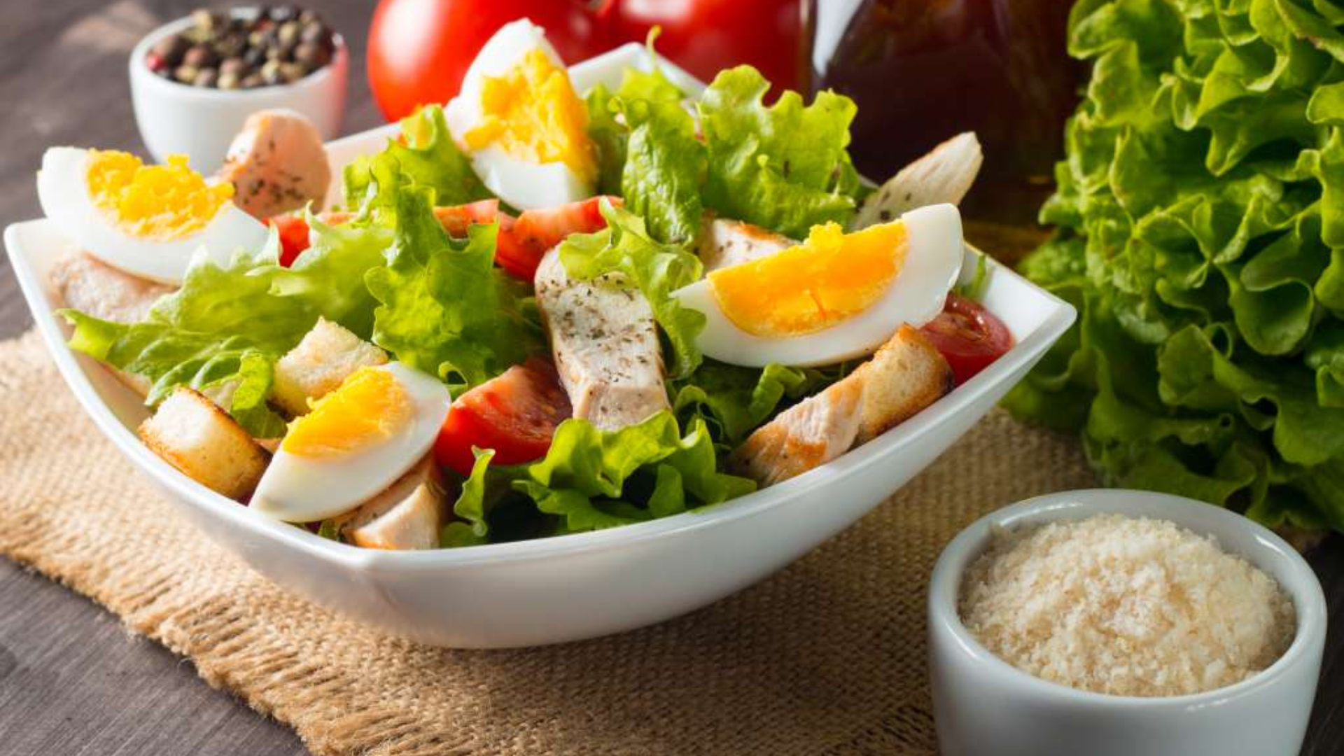 Muốn trứng phát huy giá trị dinh dưỡng và tốt cho tuyến giáp, hãy ưu tiên luộc, hấp hoặc làm salad