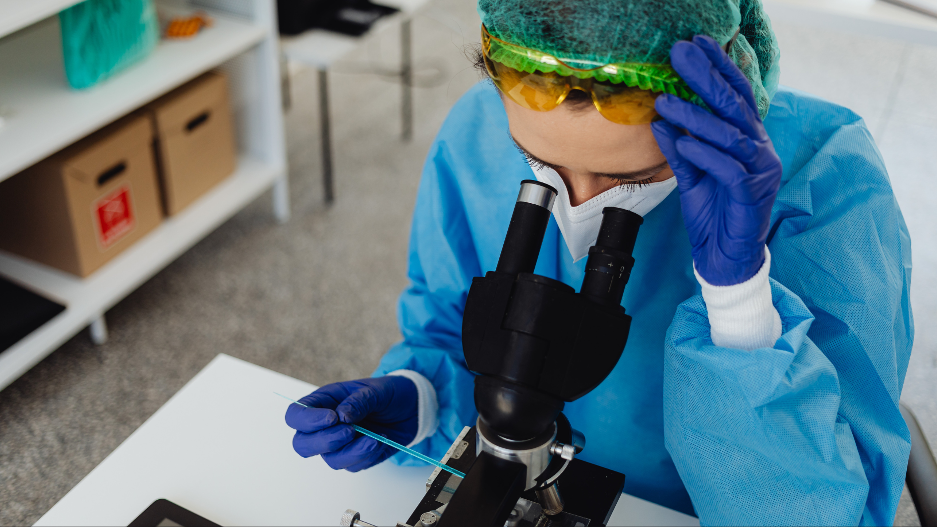 Trong một số trường hợp, bác sĩ chỉ định sinh thiết vú để chẩn đoán chính xác