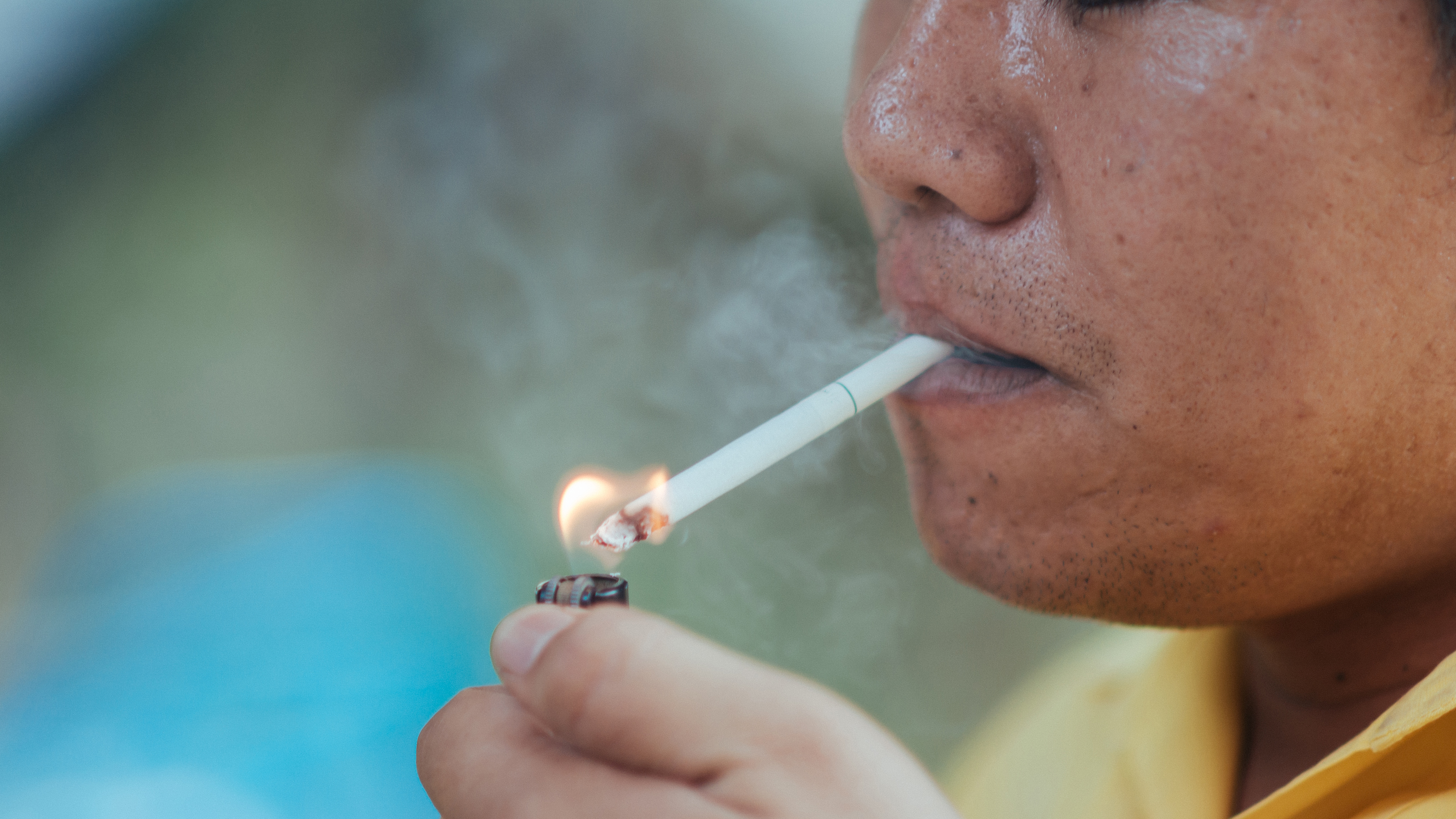 Thuốc lá chứa nhiều chất gây ung thư làm tổn thương niêm mạc họng và amidan