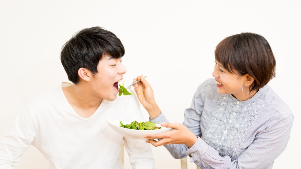 Ung thư không lây qua nước bọt, ăn uống, giao tiếp hay hôn người bệnh