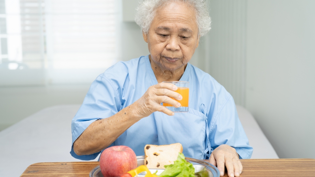 Người thân cần chú trọng dinh dưỡng hợp lý và đồng hành tinh thần cùng bệnh nhân ung thư