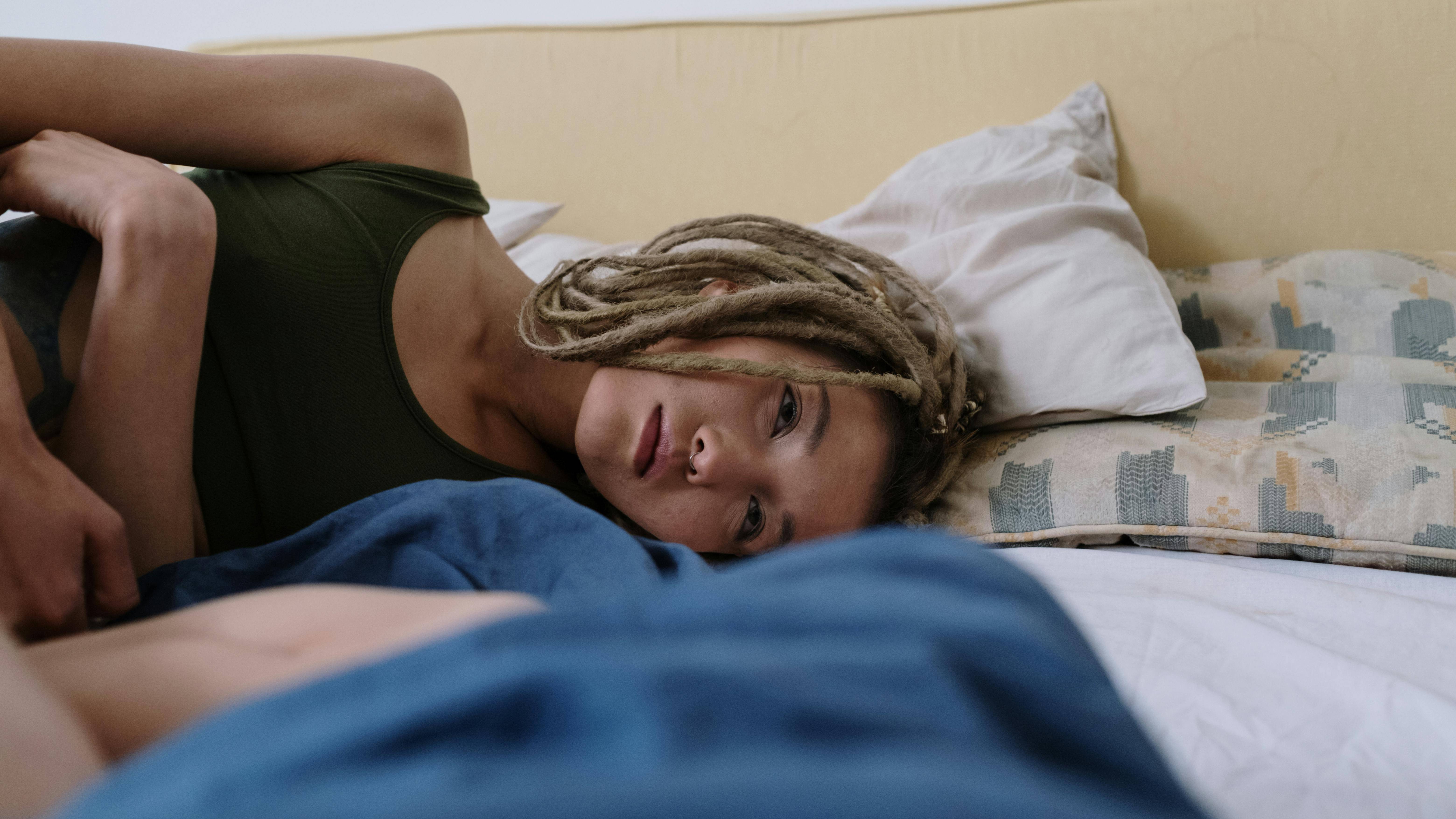 Ung thư xâm lấn bàng quang, trực tràng hoặc âm đạo dẫn đến nhiễm trùng và suy kiệt cơ thể