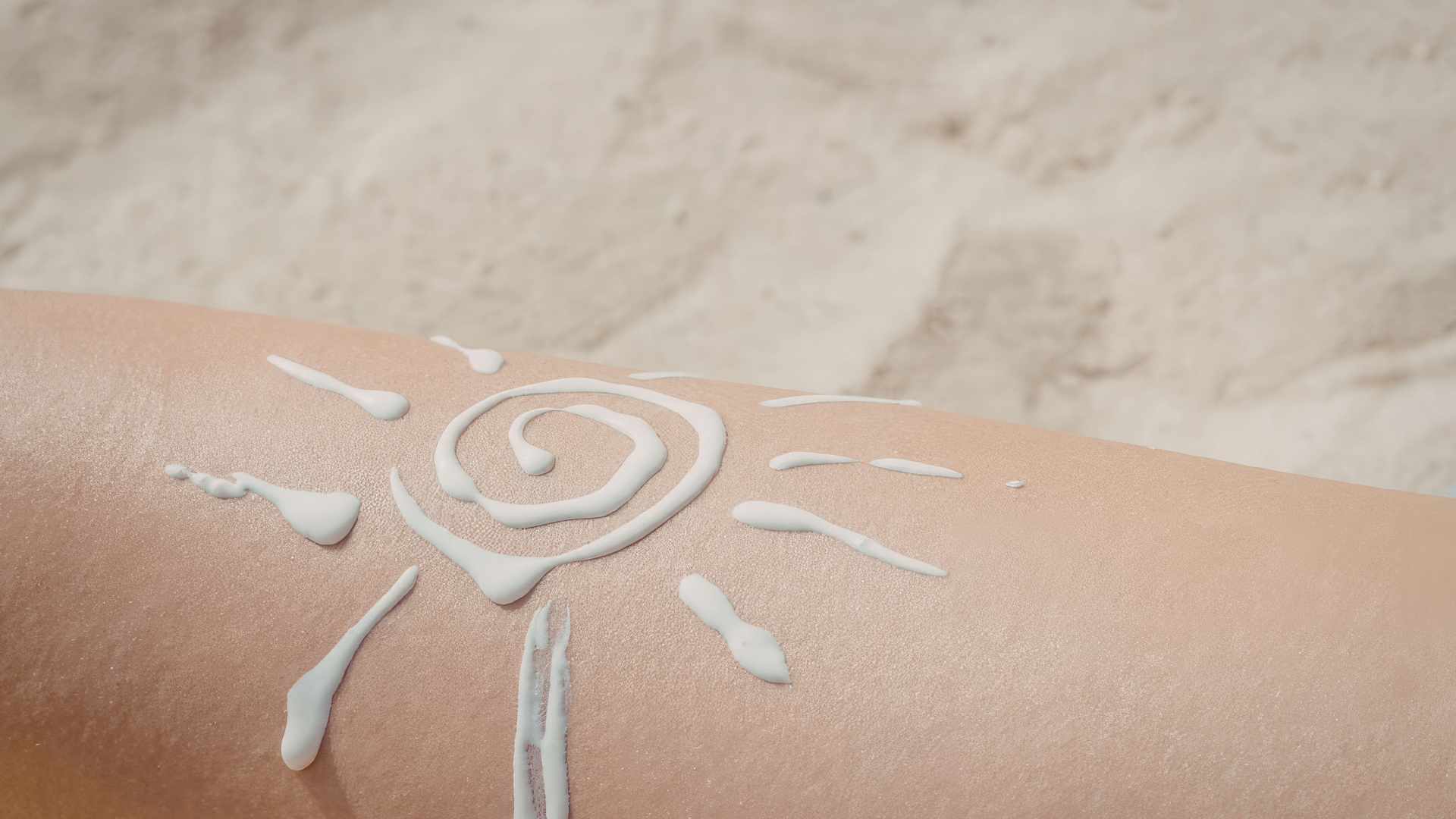 Bảo vệ da khỏi tia UV bằng cách sử dụng kem chống nắng có chỉ số SPF từ 30 trở lên mỗi ngày