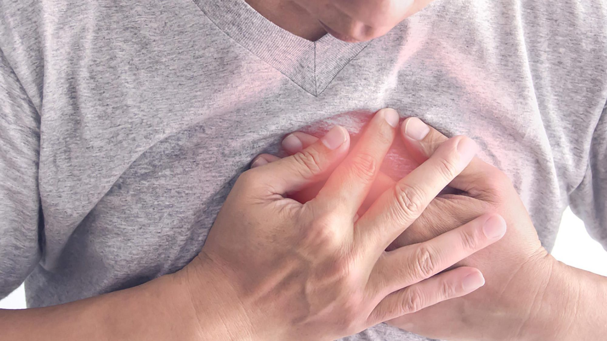 Ung thư đại tràng nếu di căn đến phổi có thể gây triệu chứng khó thở hay đau ngực