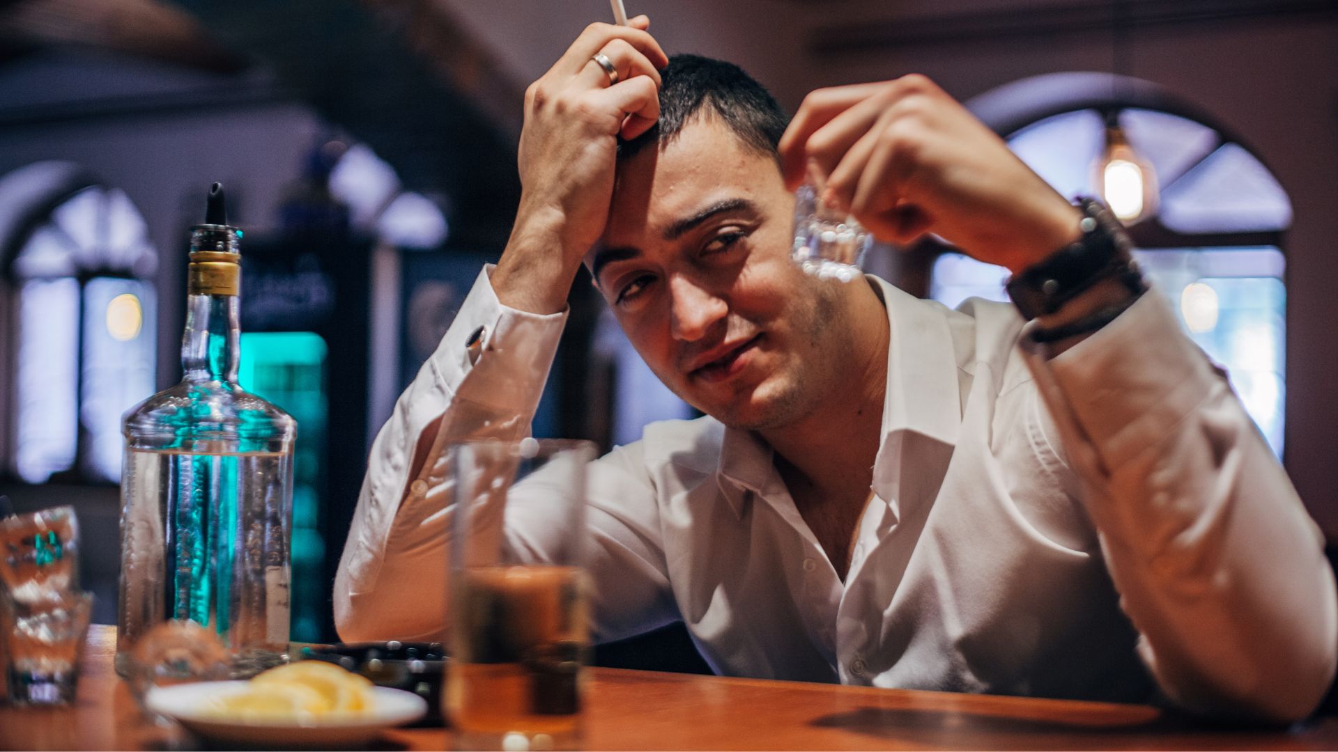 Việc lạm dụng rượu bia kết hợp với hút thuốc lá có thể làm nguy cơ tăng vọt lên 100 lần