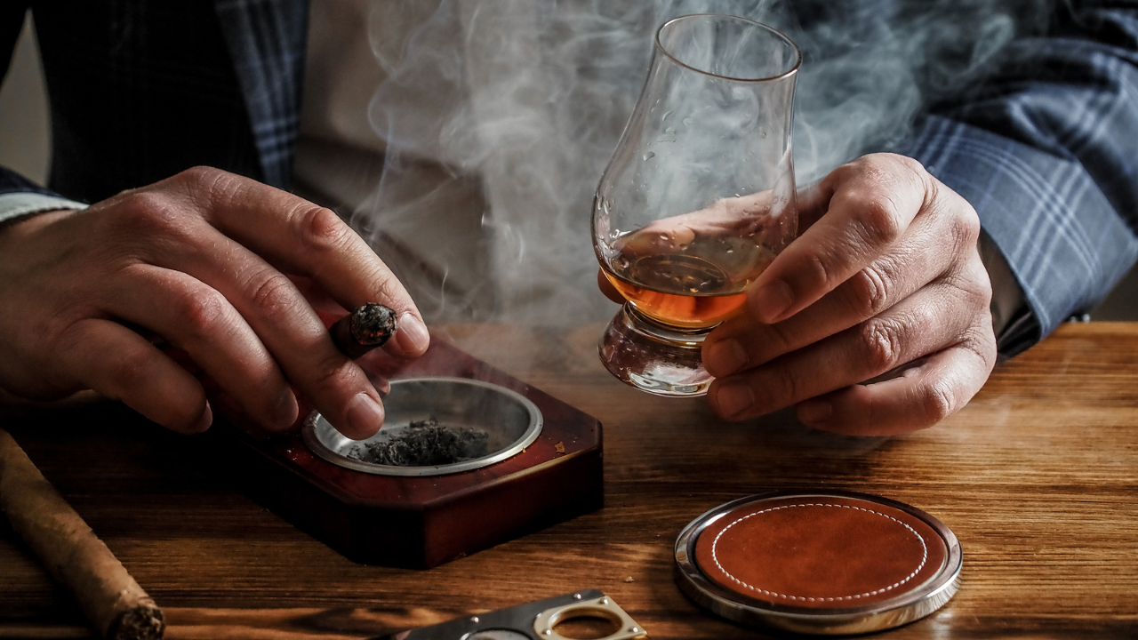 Hút thuốc lá và uống rượu làm tăng nguy cơ ung thư tuyến giáp