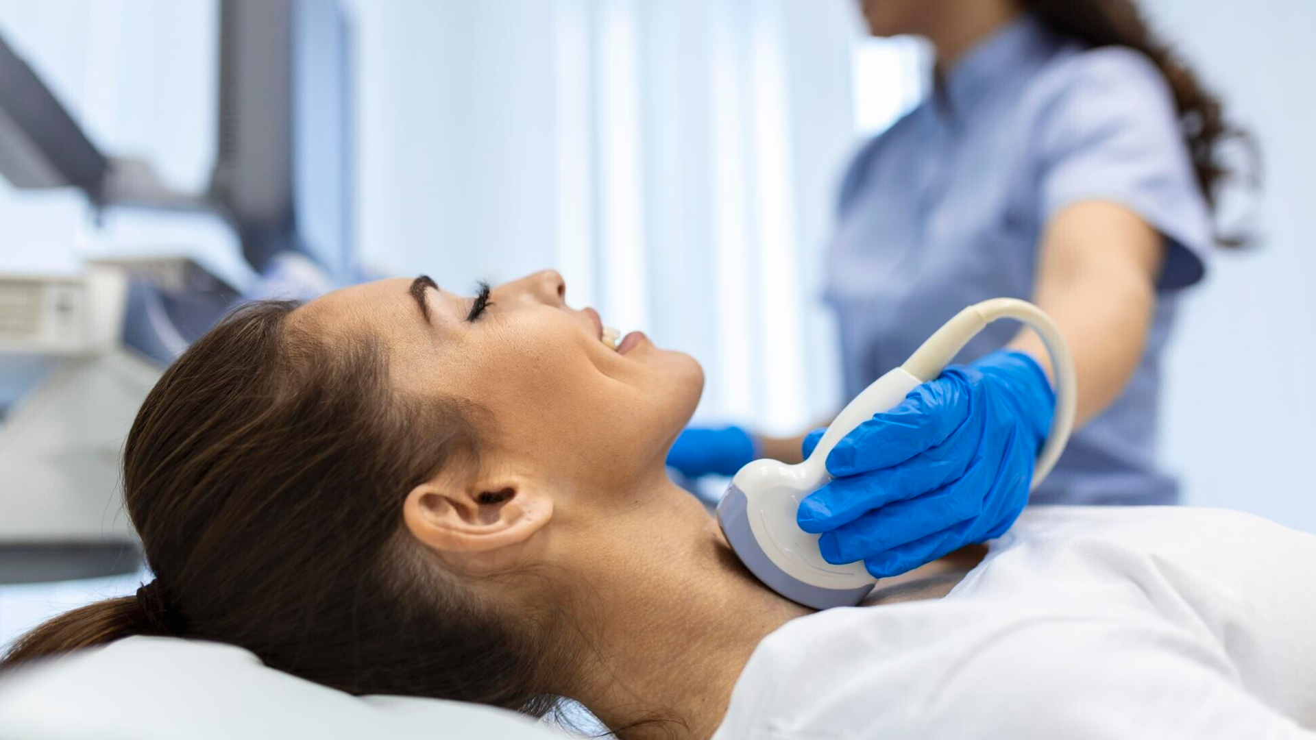 Việc khám sức khỏe định kỳ và theo dõi những bất thường nhỏ ở cổ mang ý nghĩa quan trọng