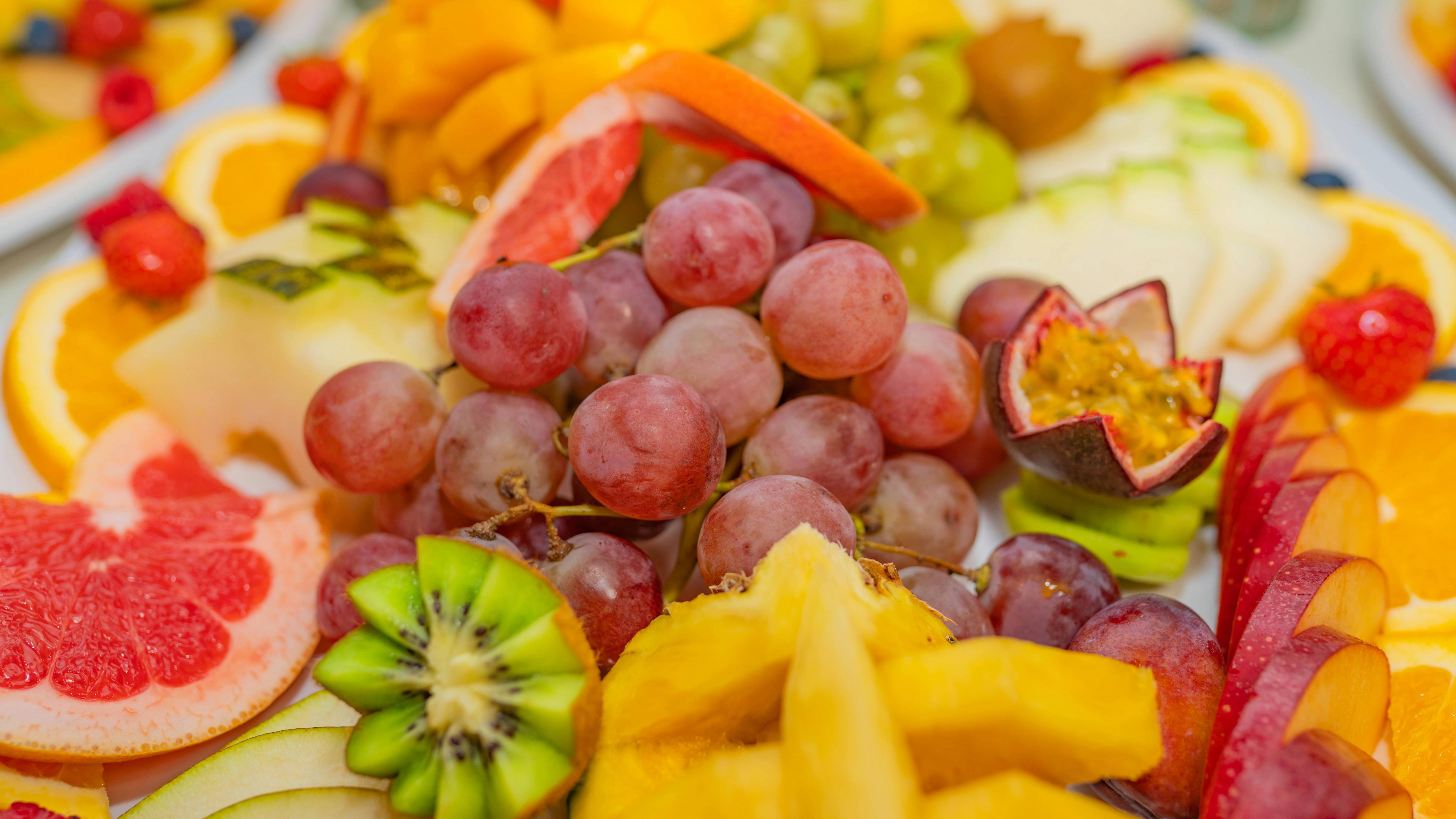 Trái cây tươi giúp bổ sung vitamin và chất chống oxy hóa cho quá trình phục hồi