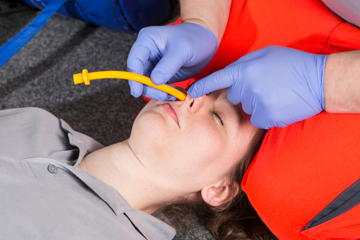 ung-thu-vom-hong-8-dau-hieu-va-cach-phong-ngua-benh 1.png