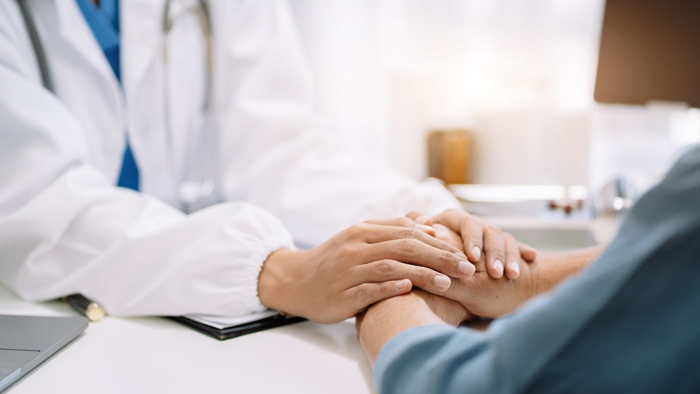 ung-thu-vom-hong-giai-doan-cuoi-trieu-chung-va-nguyen-nhan-gay-benh 3