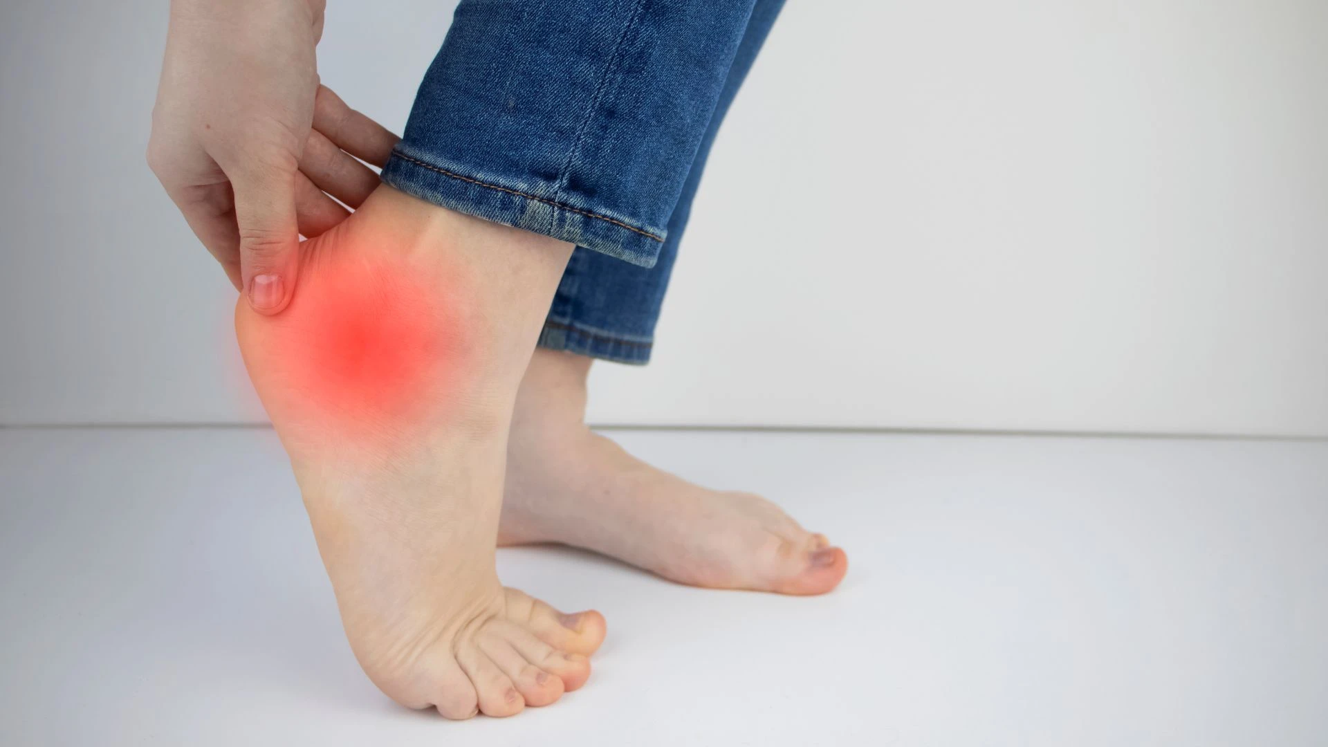 Bệnh gout ở gót chân: Dấu hiệu nhận biết, nguyên nhân và cách điều trị
