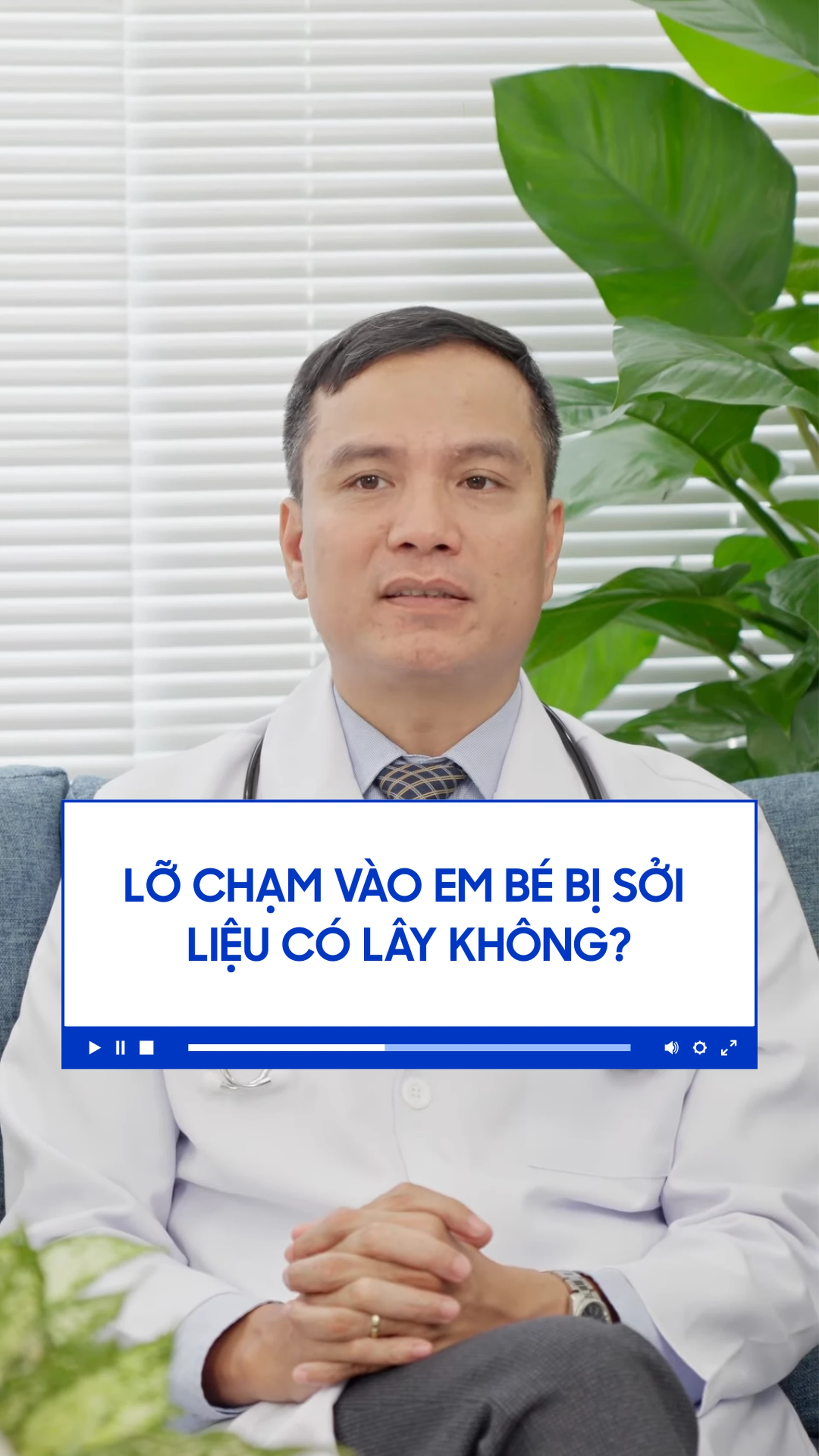 lo_cham_vao_em_be_bi_soi_lieu_co_lay_khong_thumbnail_a282b9c2e3