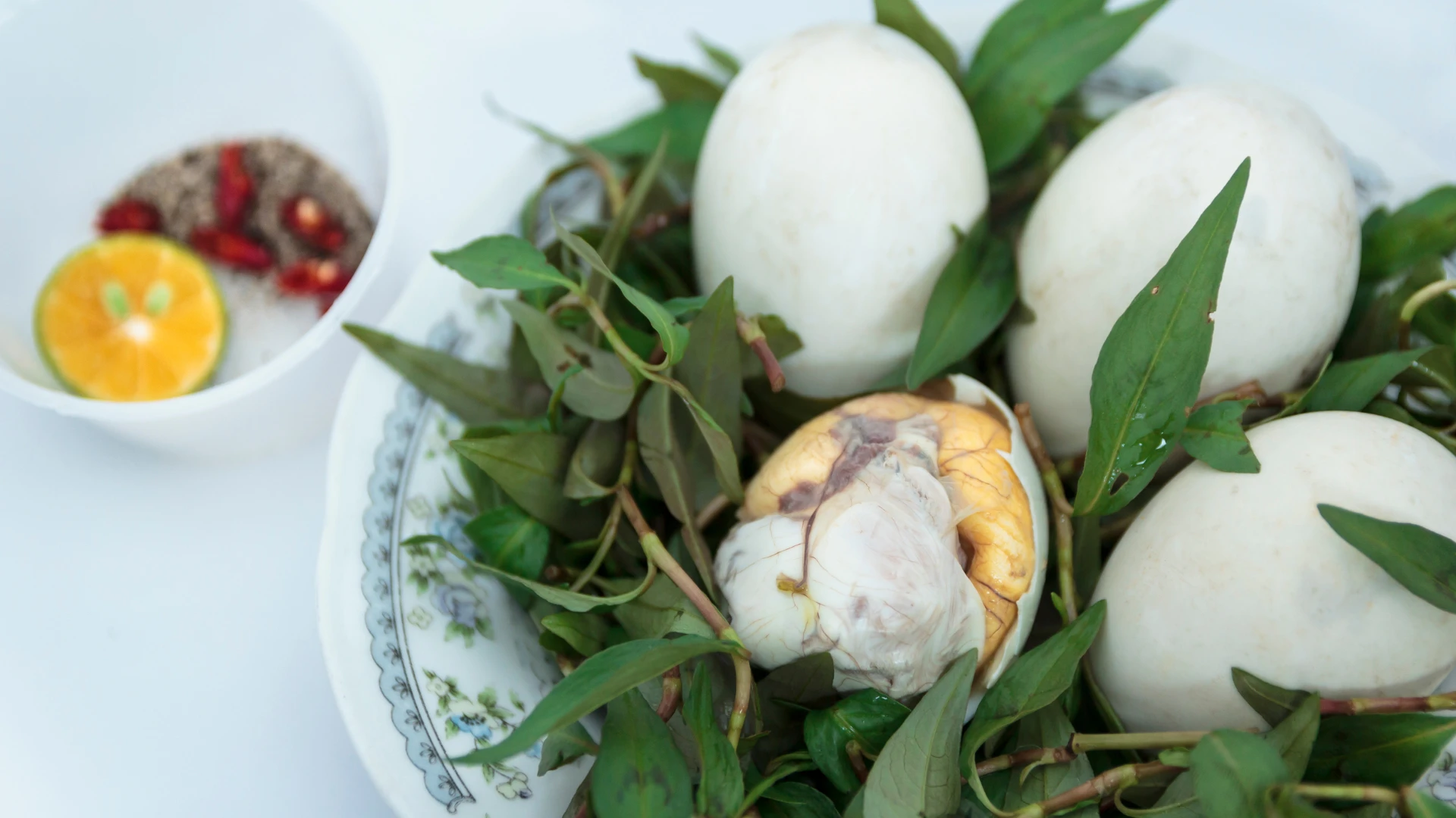 Sảy thai có ăn được trứng vịt lộn không? Những lưu ý khi ăn trứng vịt lộn sau sảy thai